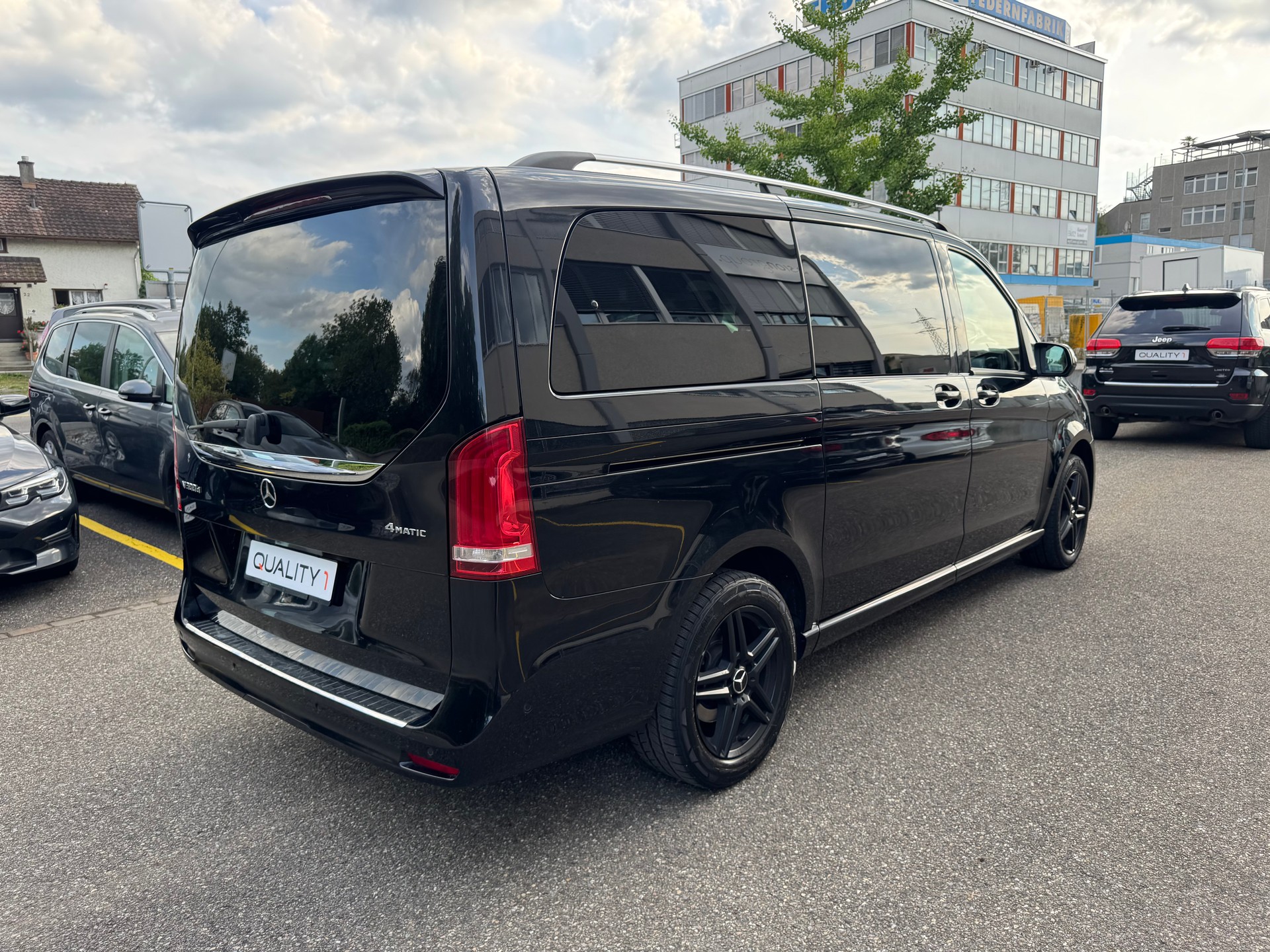 MERCEDES-BENZ V 300 d lang Avantgarde 4Matic 9G-Tronic-image-4