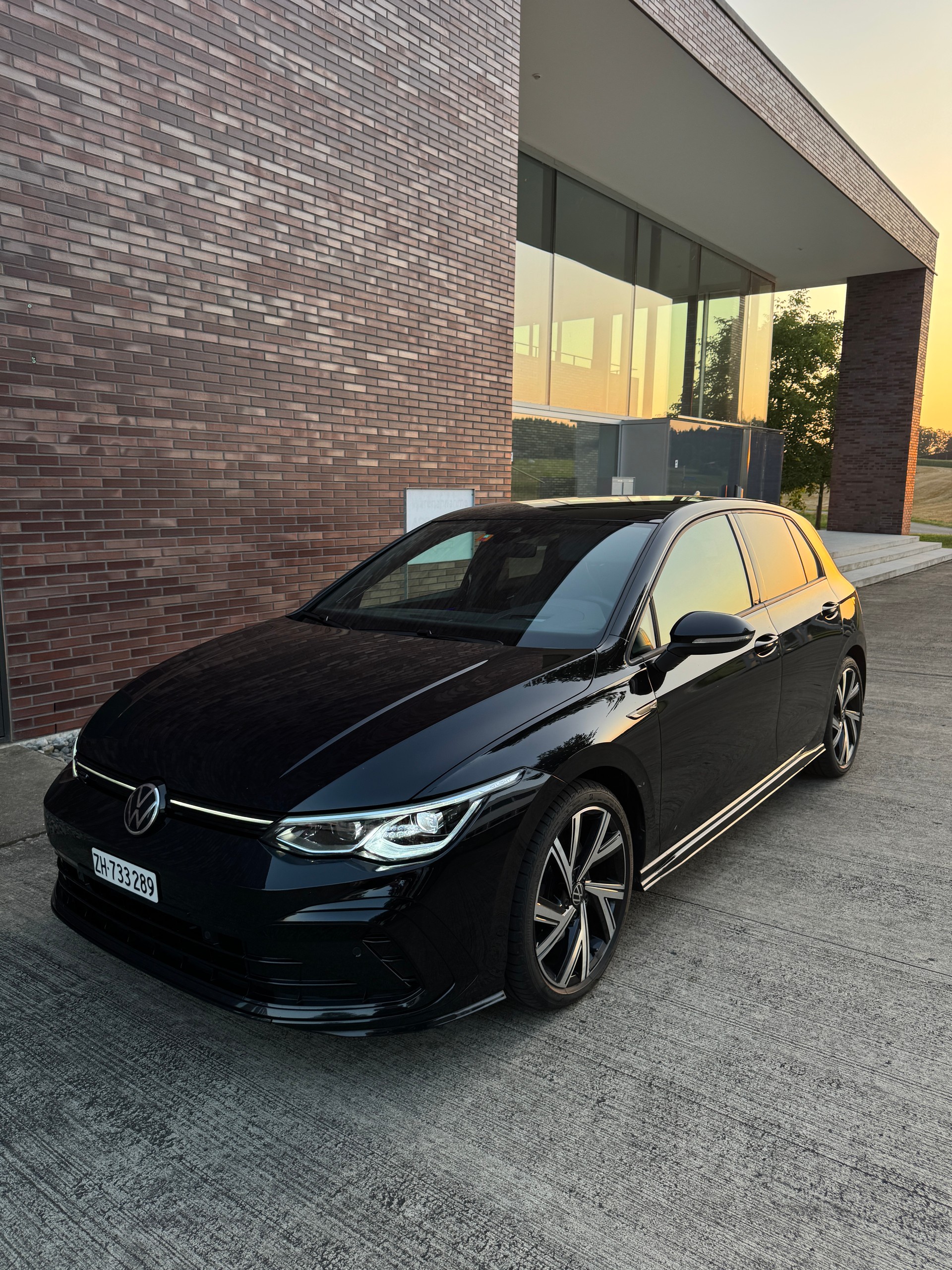 VW 🚗 VW Golf 8 1.5 eTSI mHEV ACT R-Line | Jg. 2021 | 150 PS | DSG | Harman/Kardon | Schiebedach | Sommer- & Wintersatz-image-0
