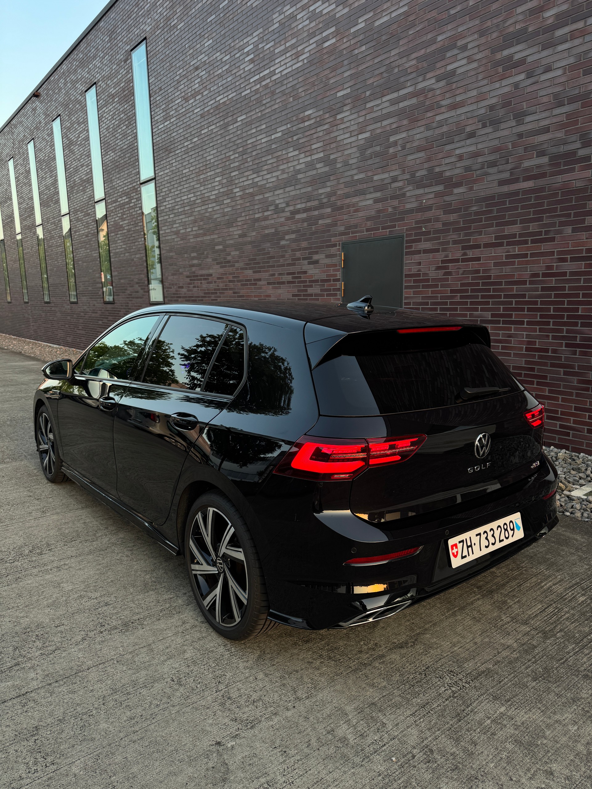 VW 🚗 VW Golf 8 1.5 eTSI mHEV ACT R-Line | Jg. 2021 | 150 PS | DSG | Harman/Kardon | Schiebedach | Sommer- & Wintersatz-image-1