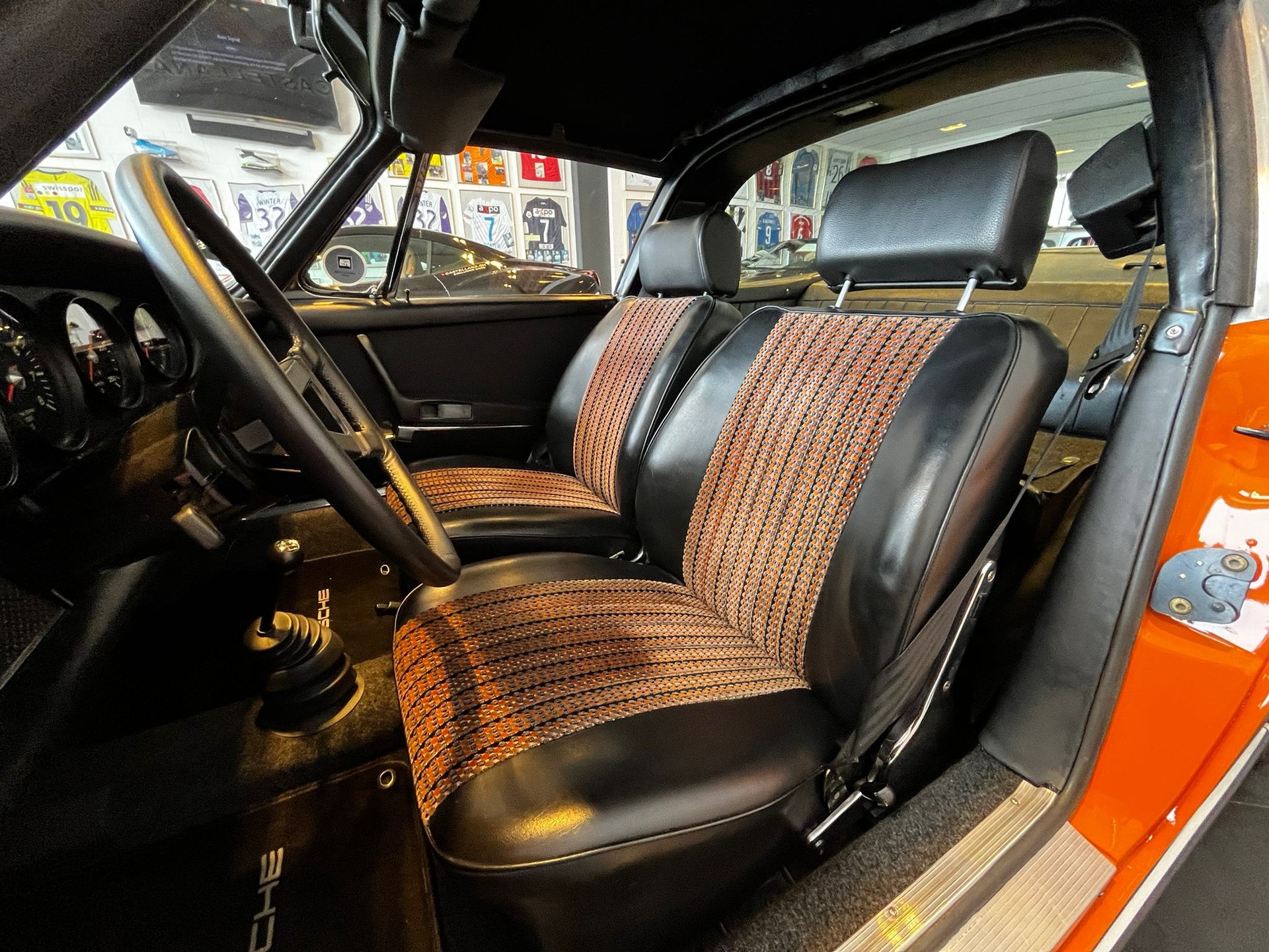 PORSCHE E 2.2 Targa-image-18