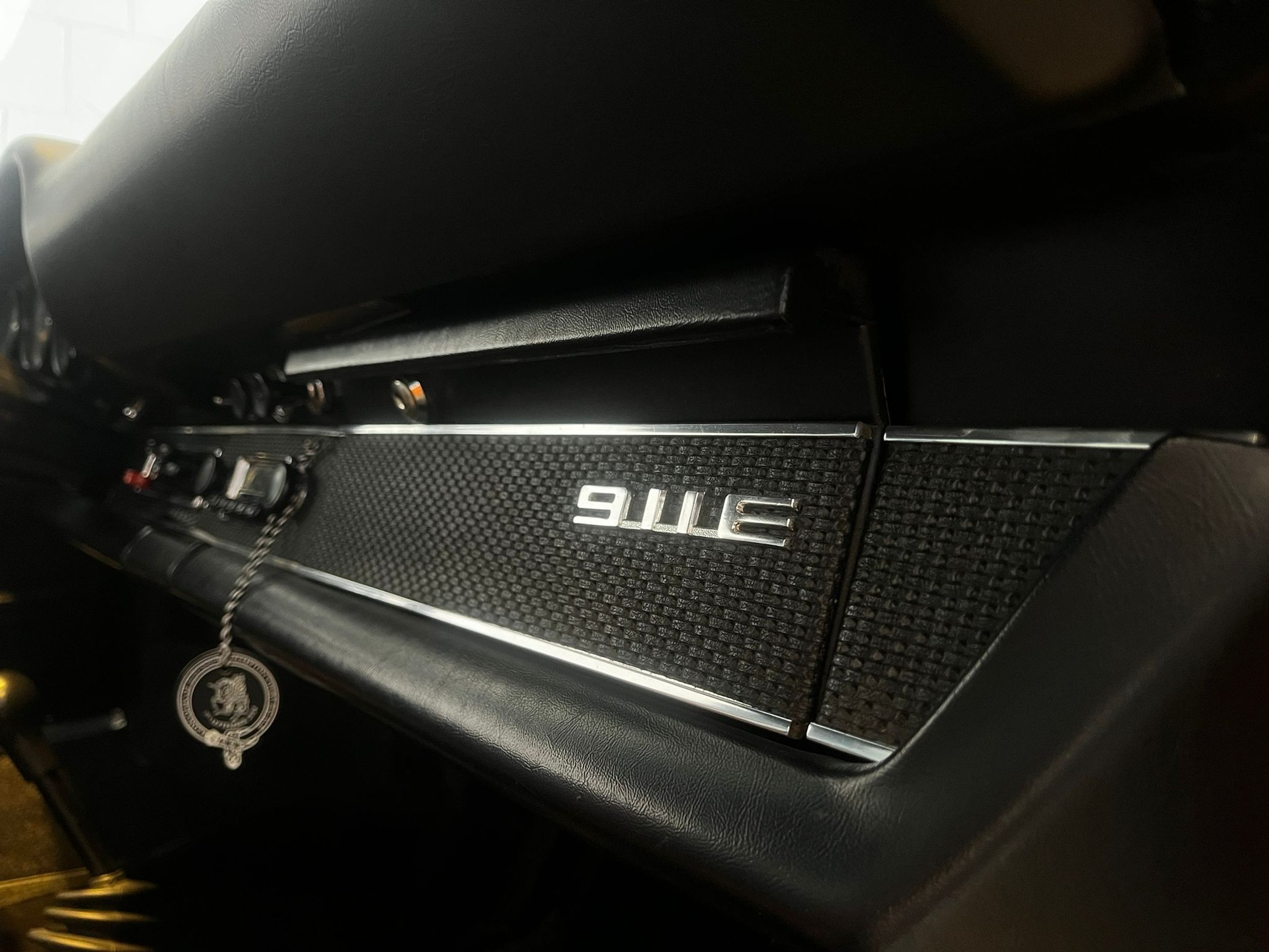 PORSCHE E 2.2 Targa-image-23
