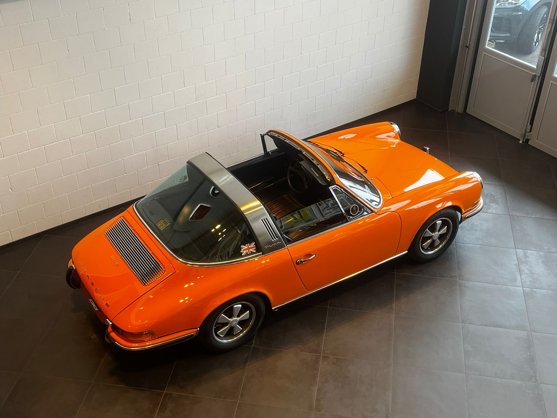 PORSCHE E 2.2 Targa-image-12