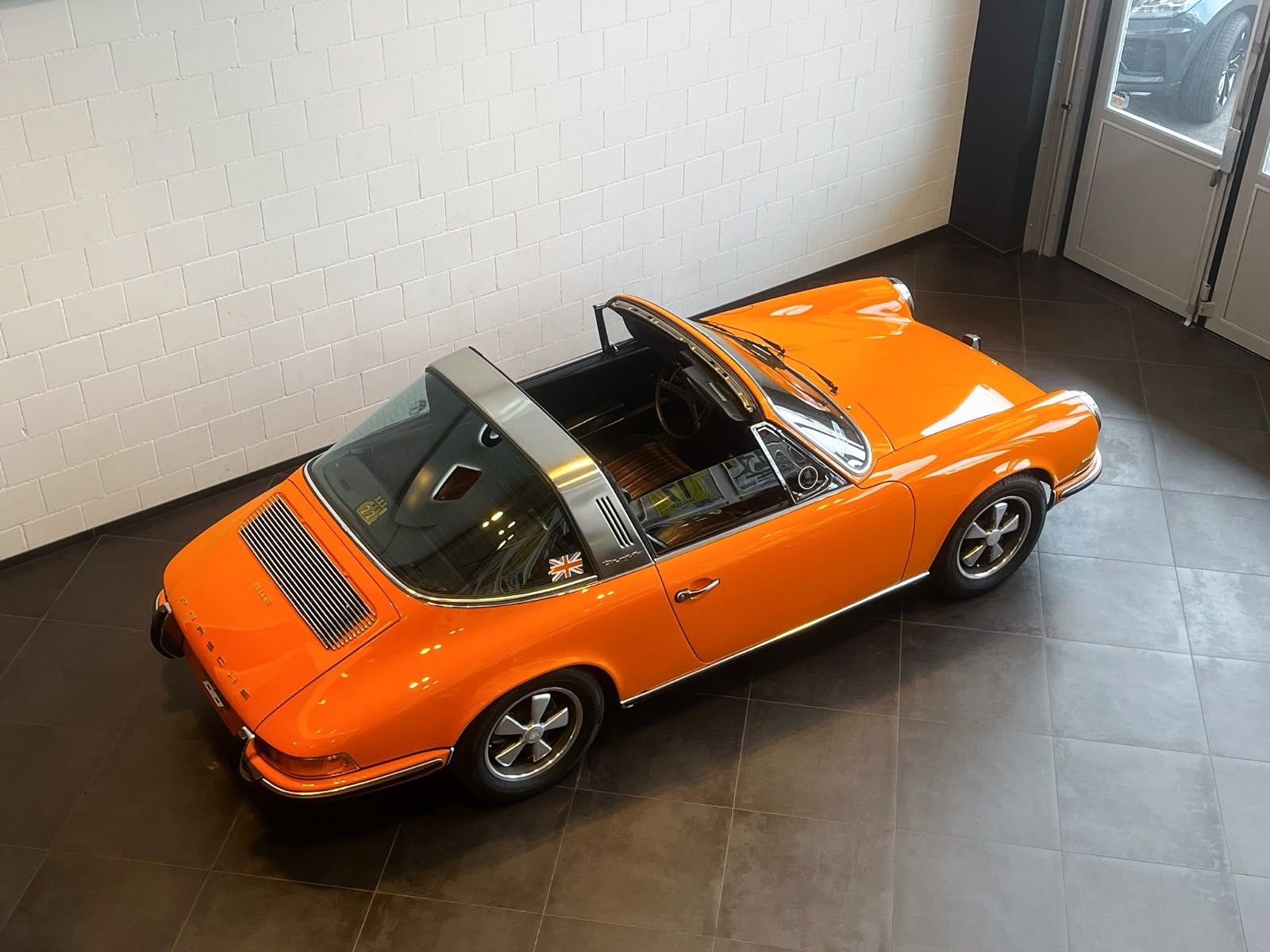 PORSCHE E 2.2 Targa-image-9
