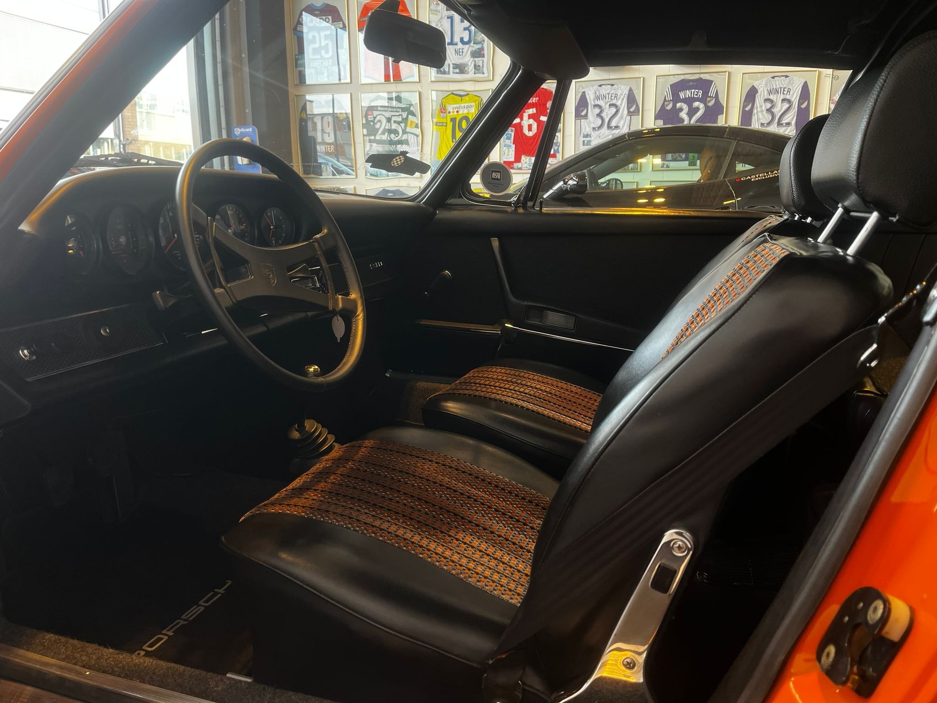 PORSCHE E 2.2 Targa-image-16