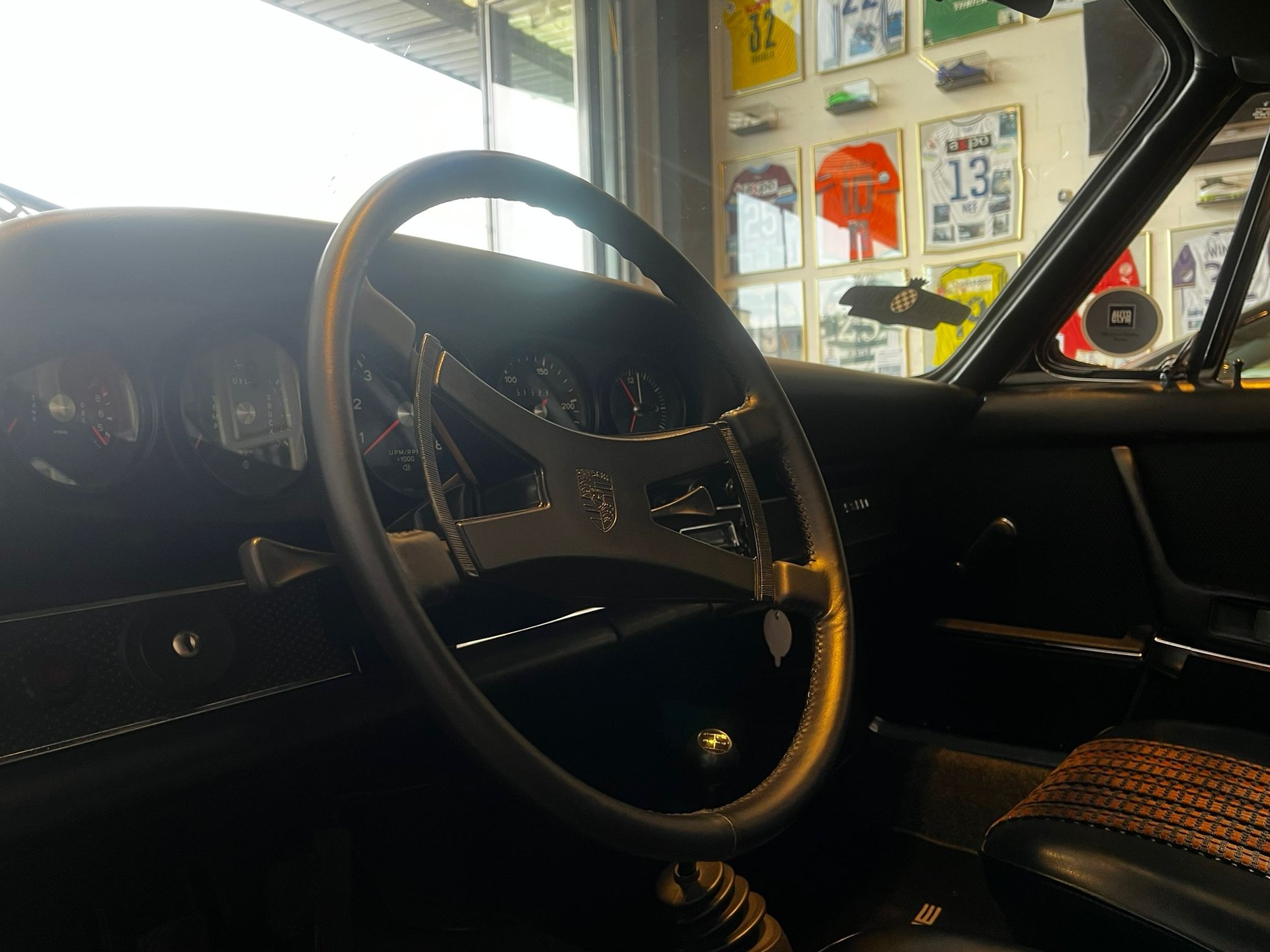 PORSCHE E 2.2 Targa-image-17