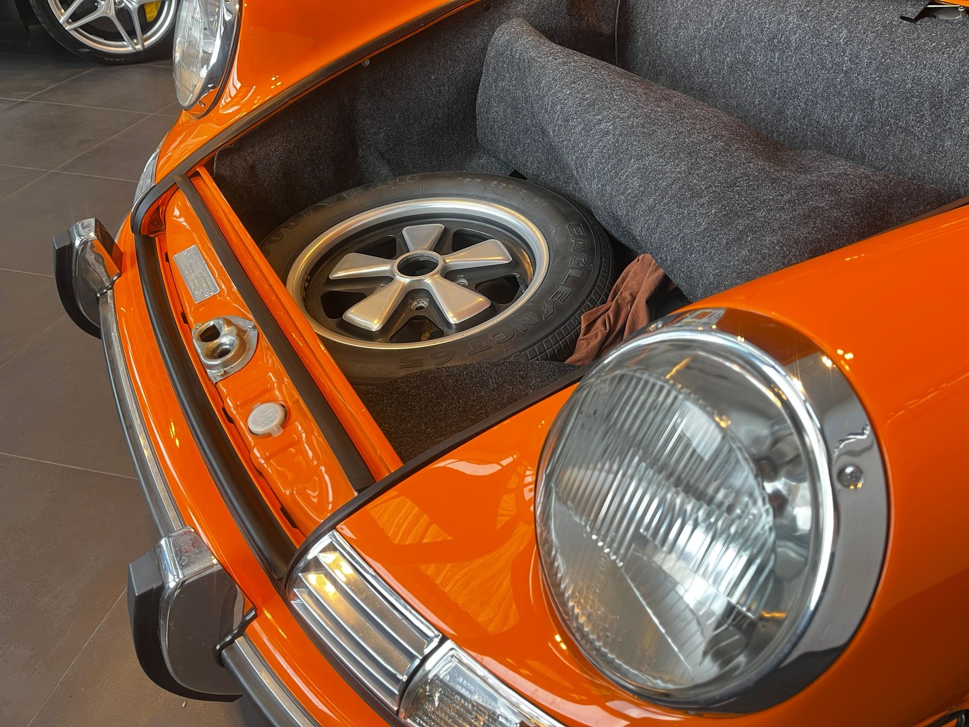 PORSCHE E 2.2 Targa-image-26