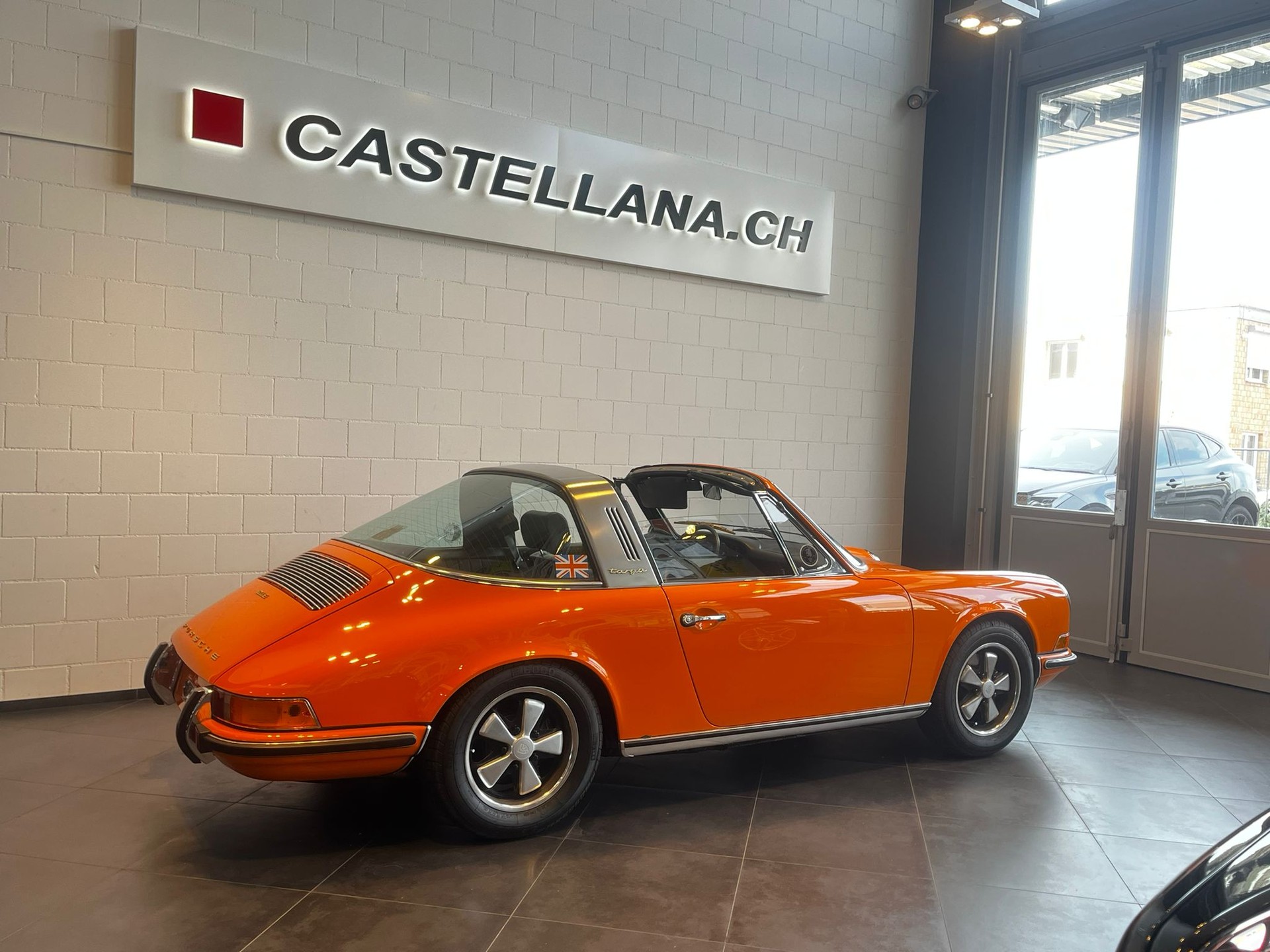PORSCHE E 2.2 Targa-image-9