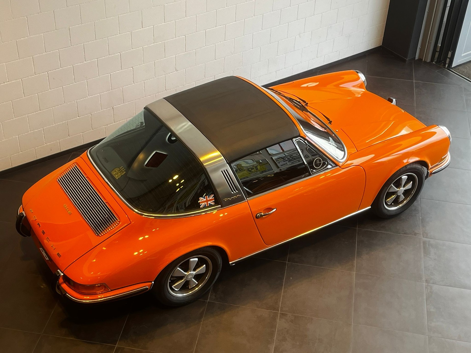 PORSCHE E 2.2 Targa-image-13