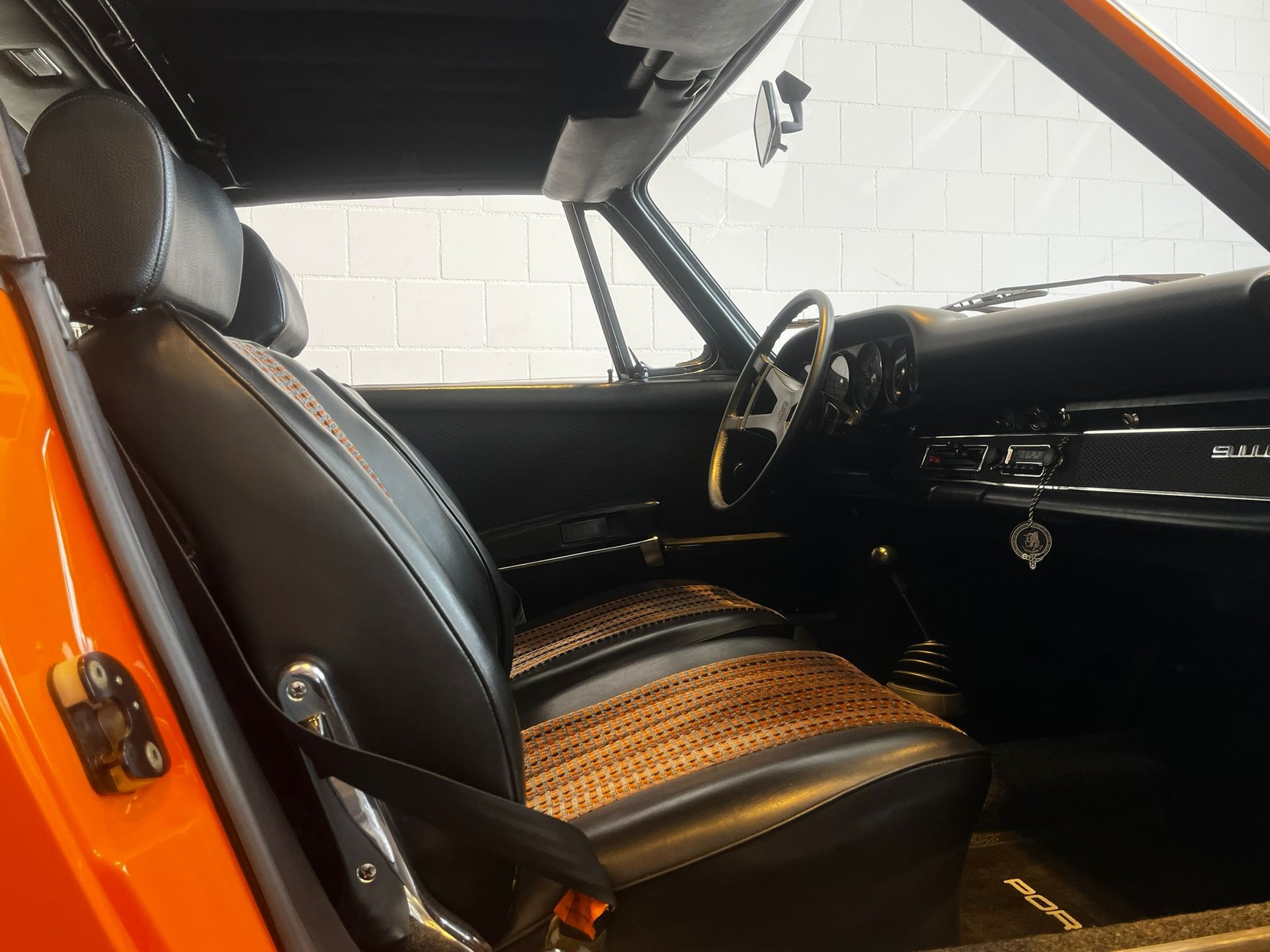PORSCHE E 2.2 Targa-image-21