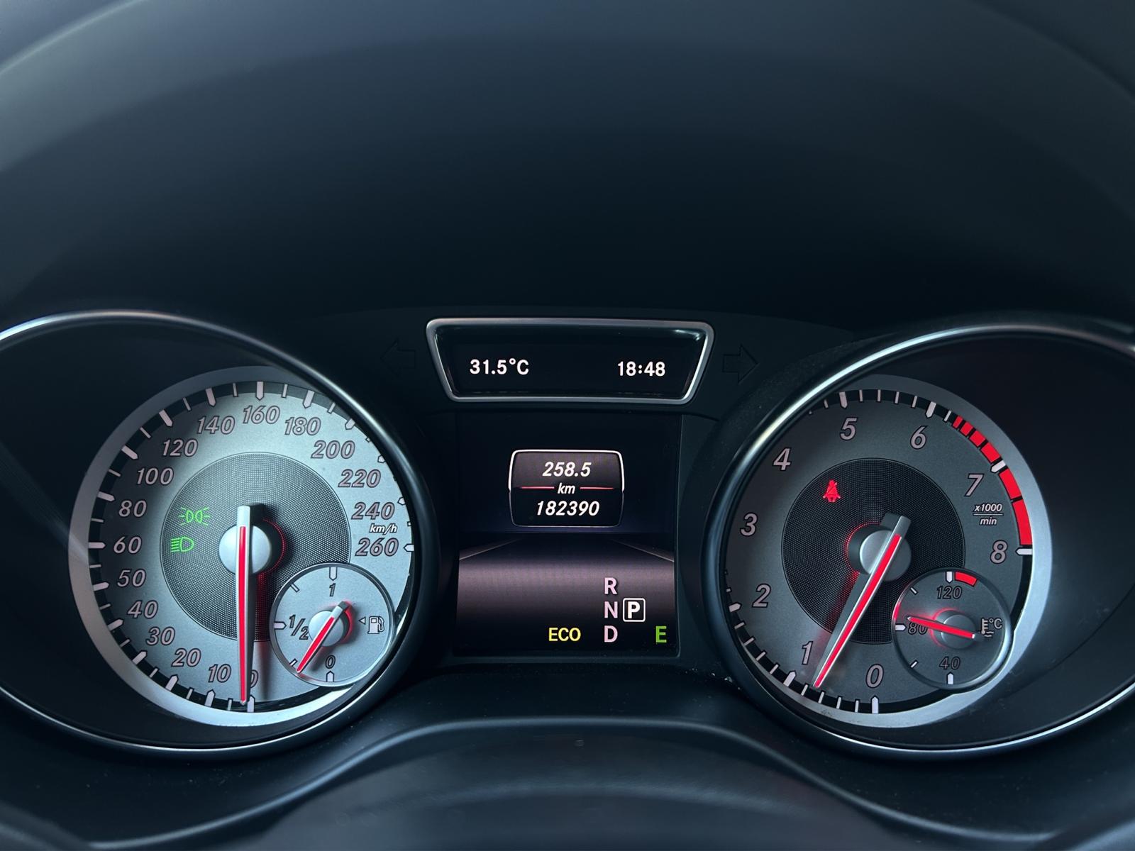 MERCEDES-BENZ CLA 200 AMG Line-image-19