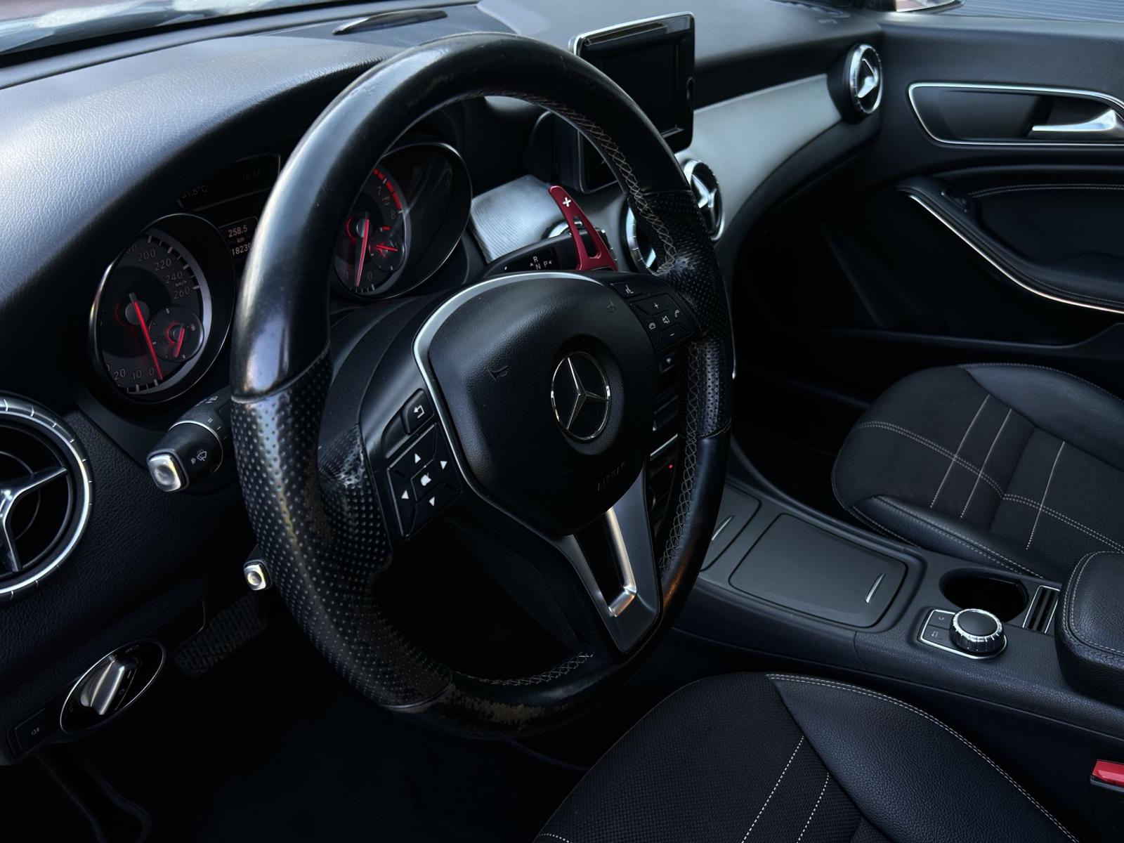 MERCEDES-BENZ CLA 200 AMG Line-image-22