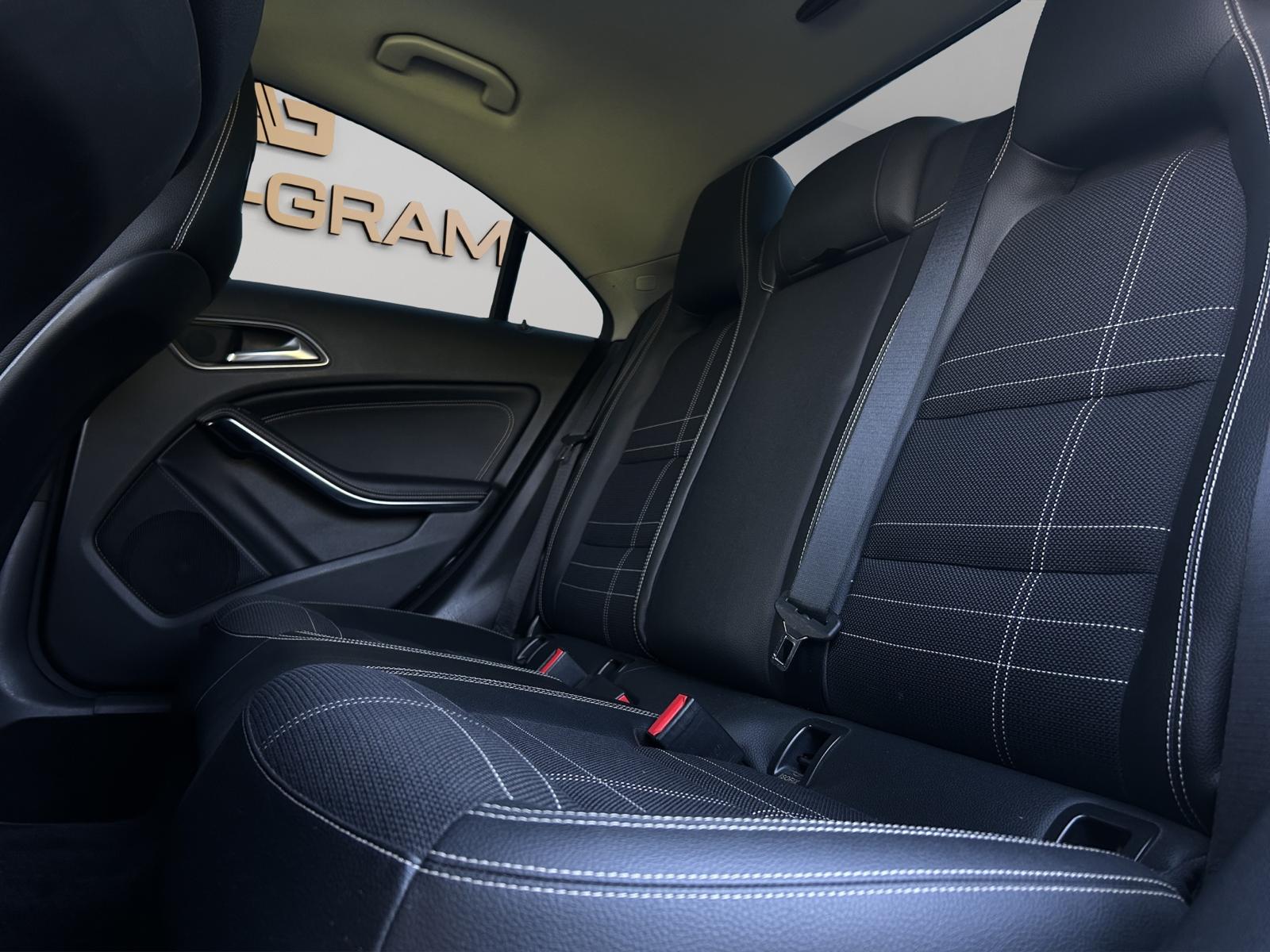 MERCEDES-BENZ CLA 200 AMG Line-image-11