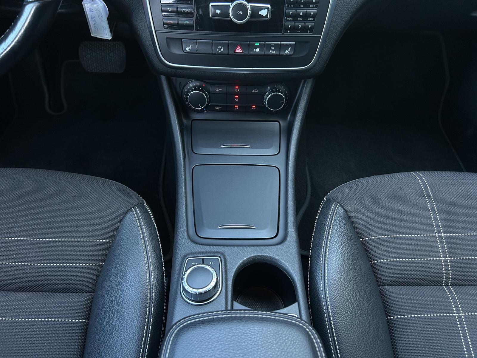 MERCEDES-BENZ CLA 200 AMG Line-image-17