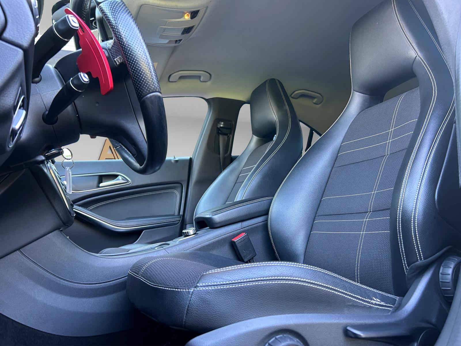 MERCEDES-BENZ CLA 200 AMG Line-image-10