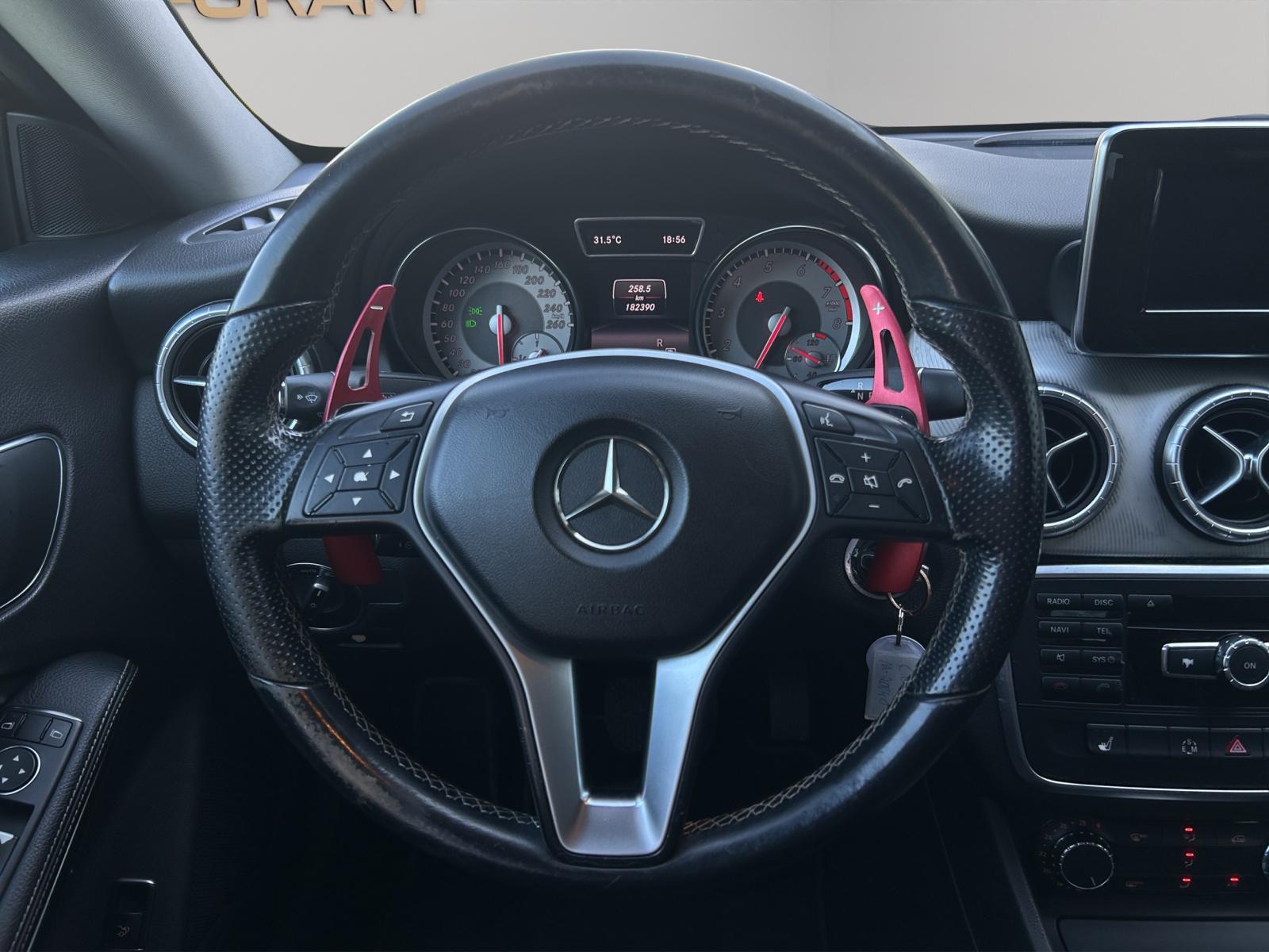 MERCEDES-BENZ CLA 200 AMG Line-image-20