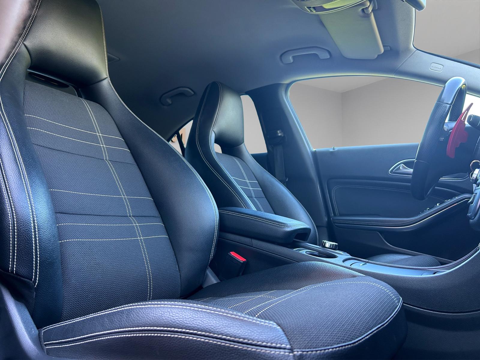 MERCEDES-BENZ CLA 200 AMG Line-image-12