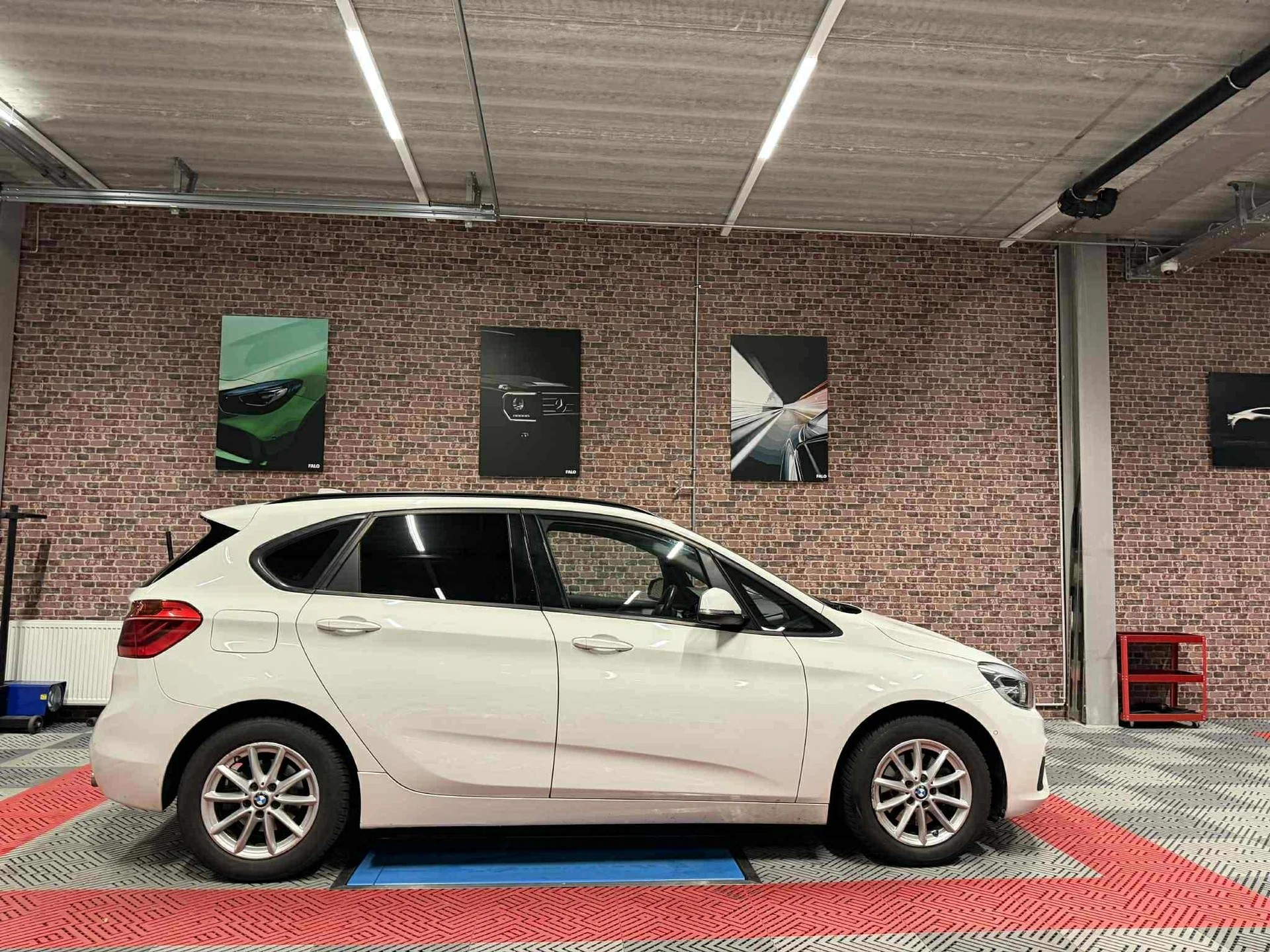 BMW 220d xDrive Active Tourer Luxury Line Steptronic-image-4
