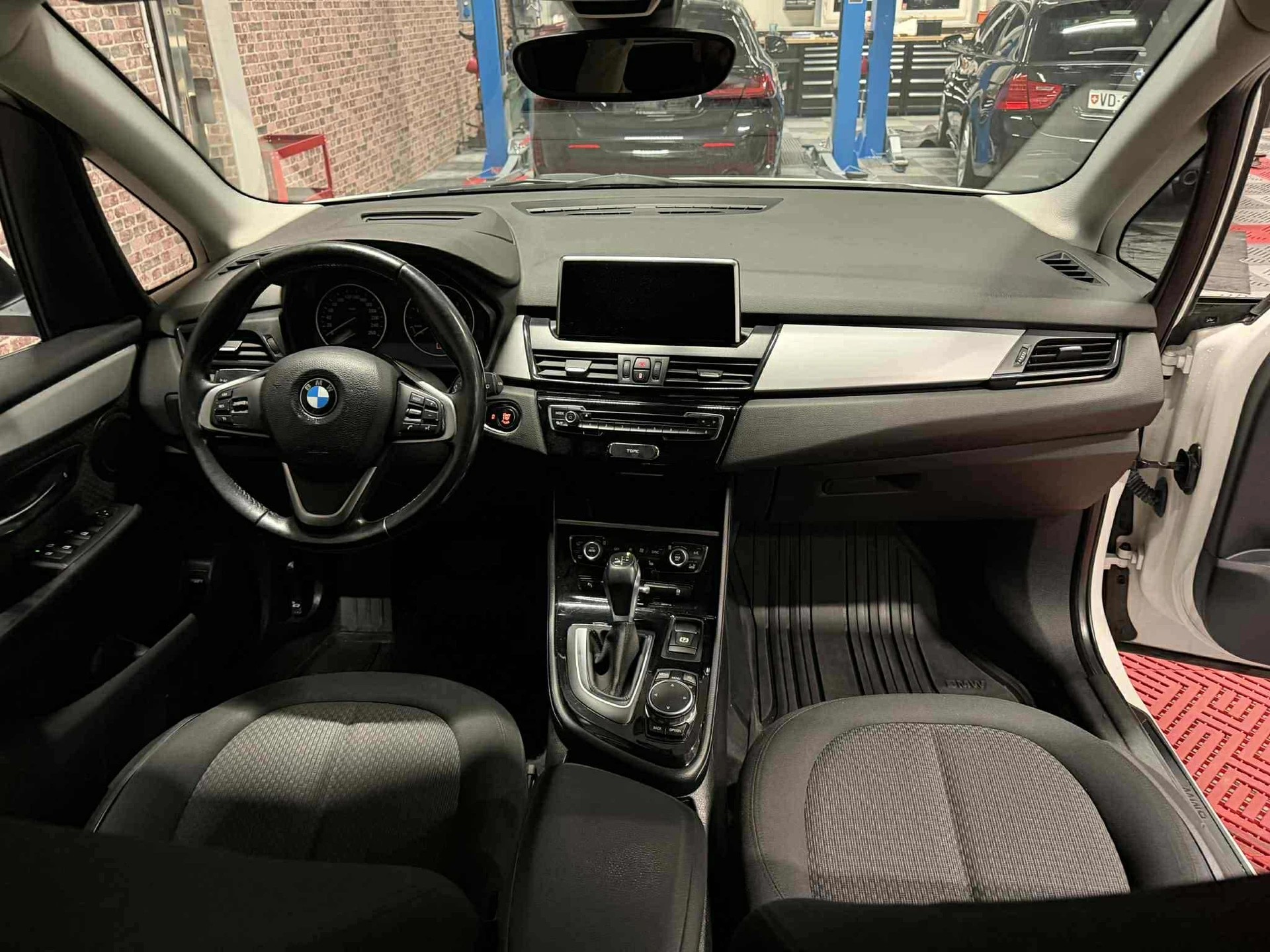 BMW 220d xDrive Active Tourer Luxury Line Steptronic-image-6