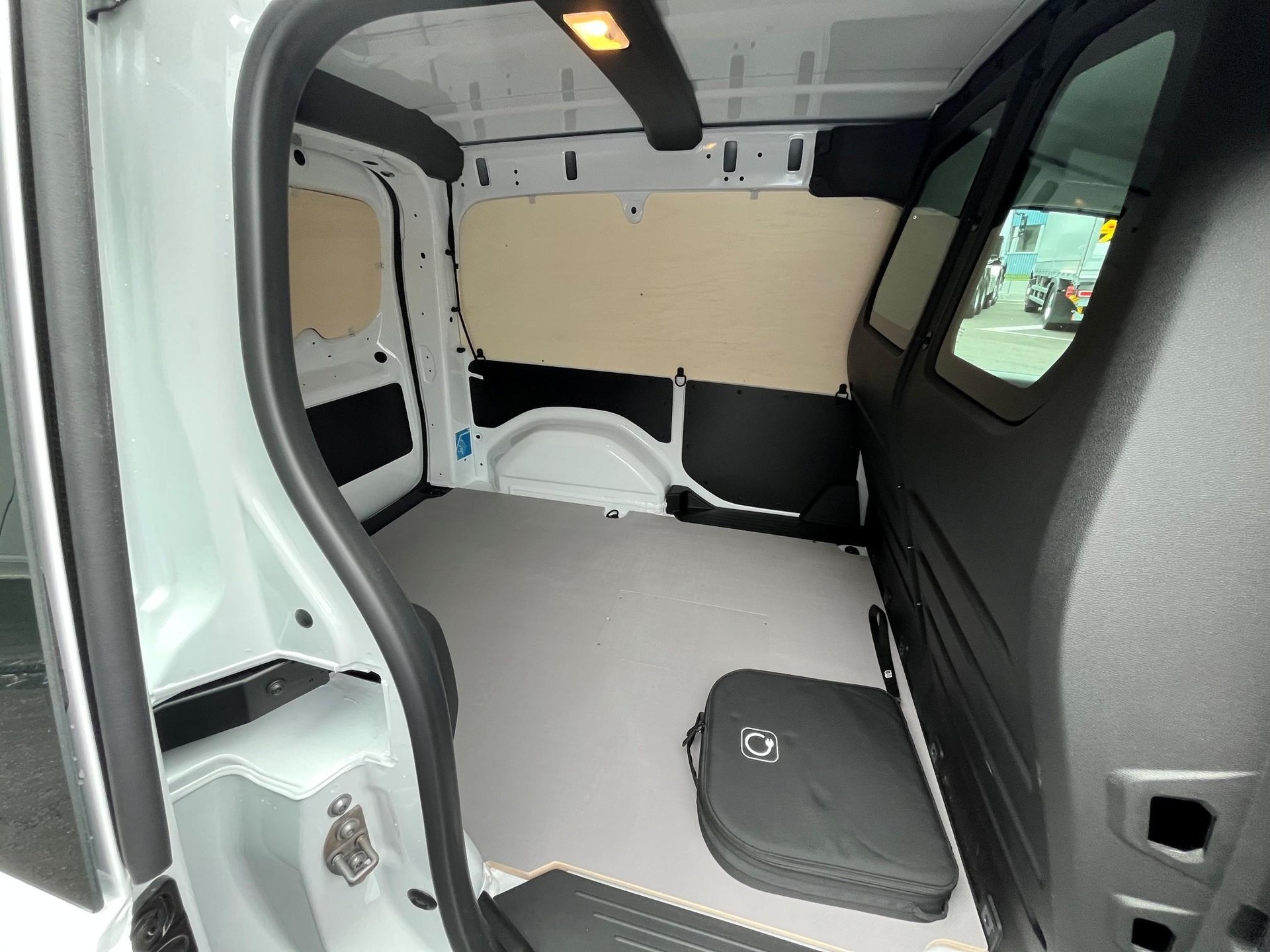 MERCEDES-BENZ eCitan Kaw. S 45 kWh Worker-image-10