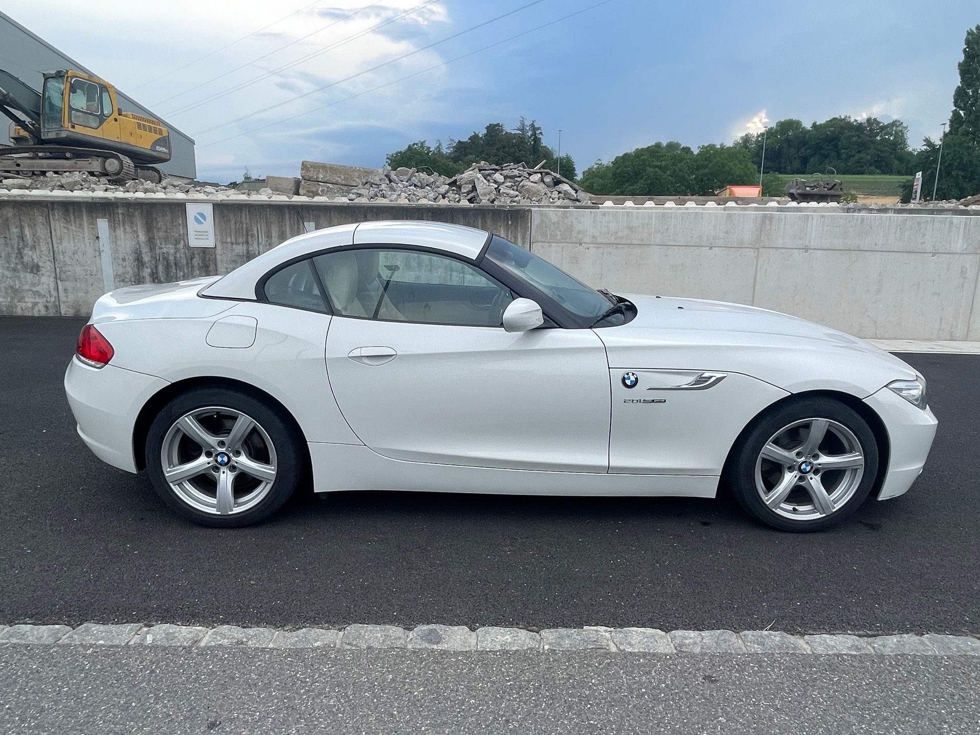 BMW 20i sDrive-image-0