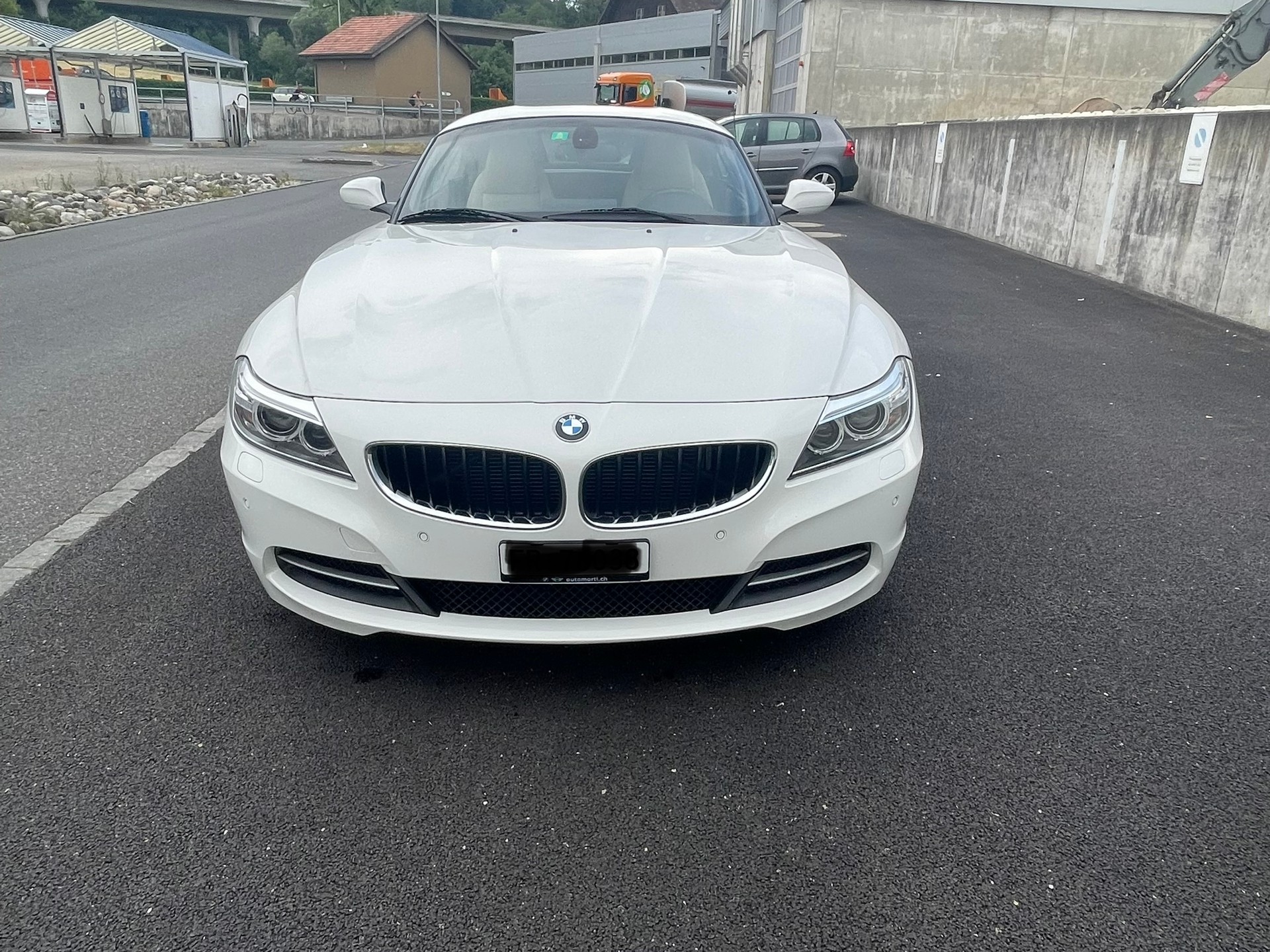 BMW 20i sDrive-image-1