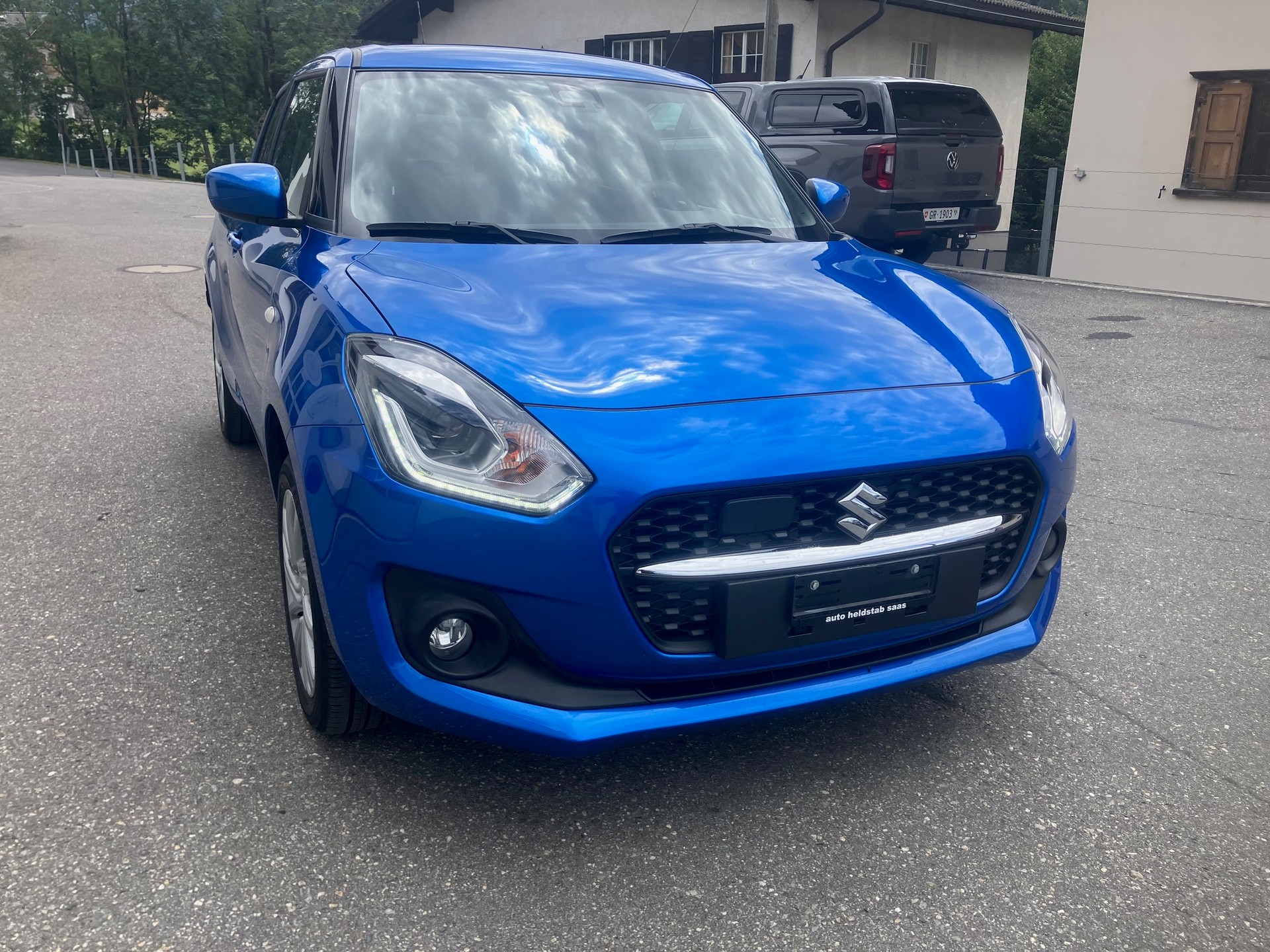 SUZUKI Swift 1.2 Compact + 4x4 Hybrid-image-0