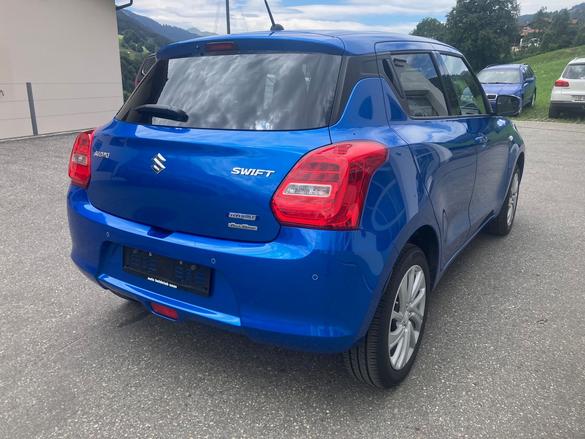 SUZUKI Swift 1.2 Compact + 4x4 Hybrid-image-1