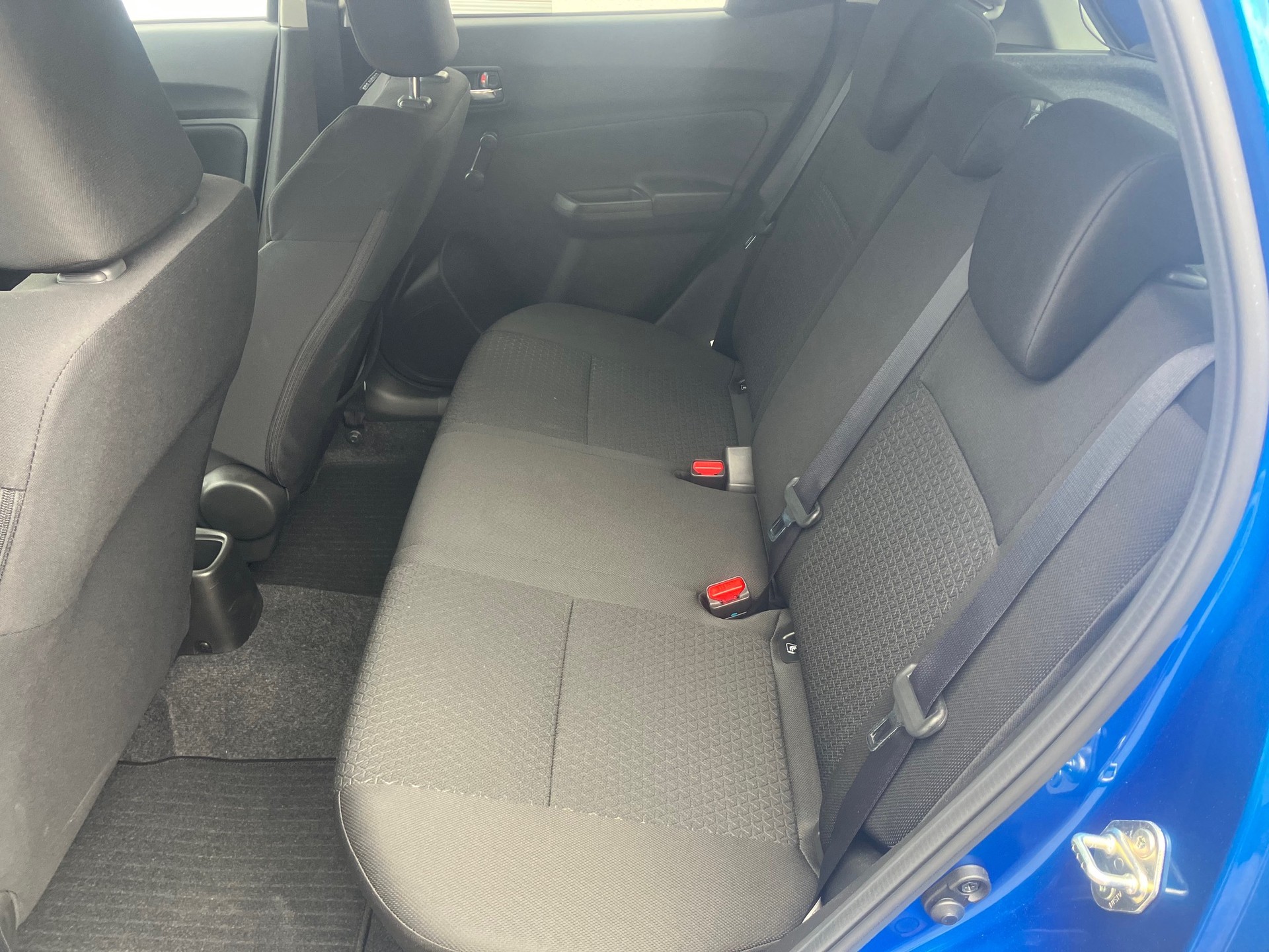 SUZUKI Swift 1.2 Compact + 4x4 Hybrid-image-4