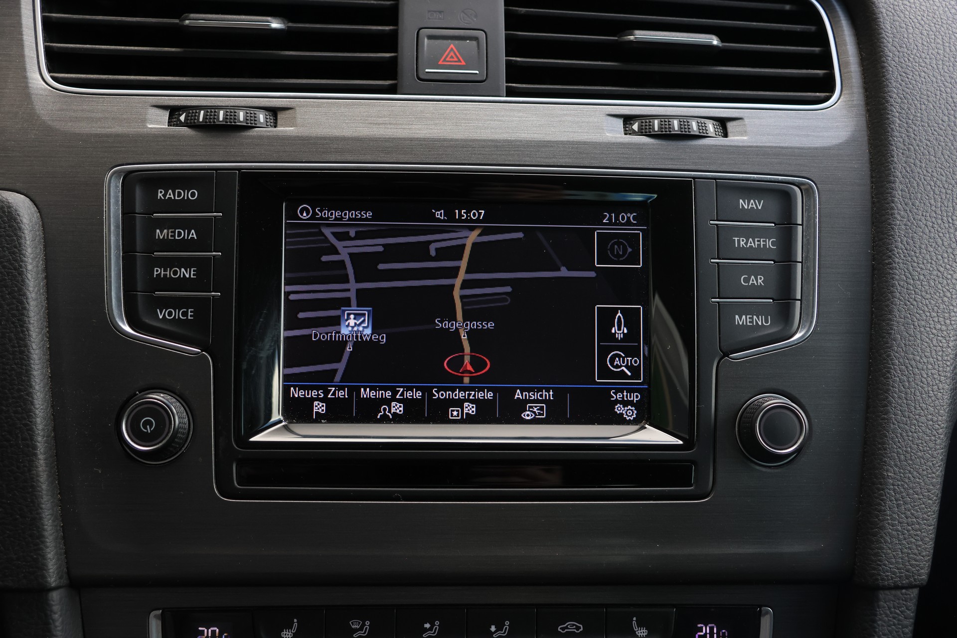 VW Golf 2.0 TDI Comfortline 4Motion-image-16