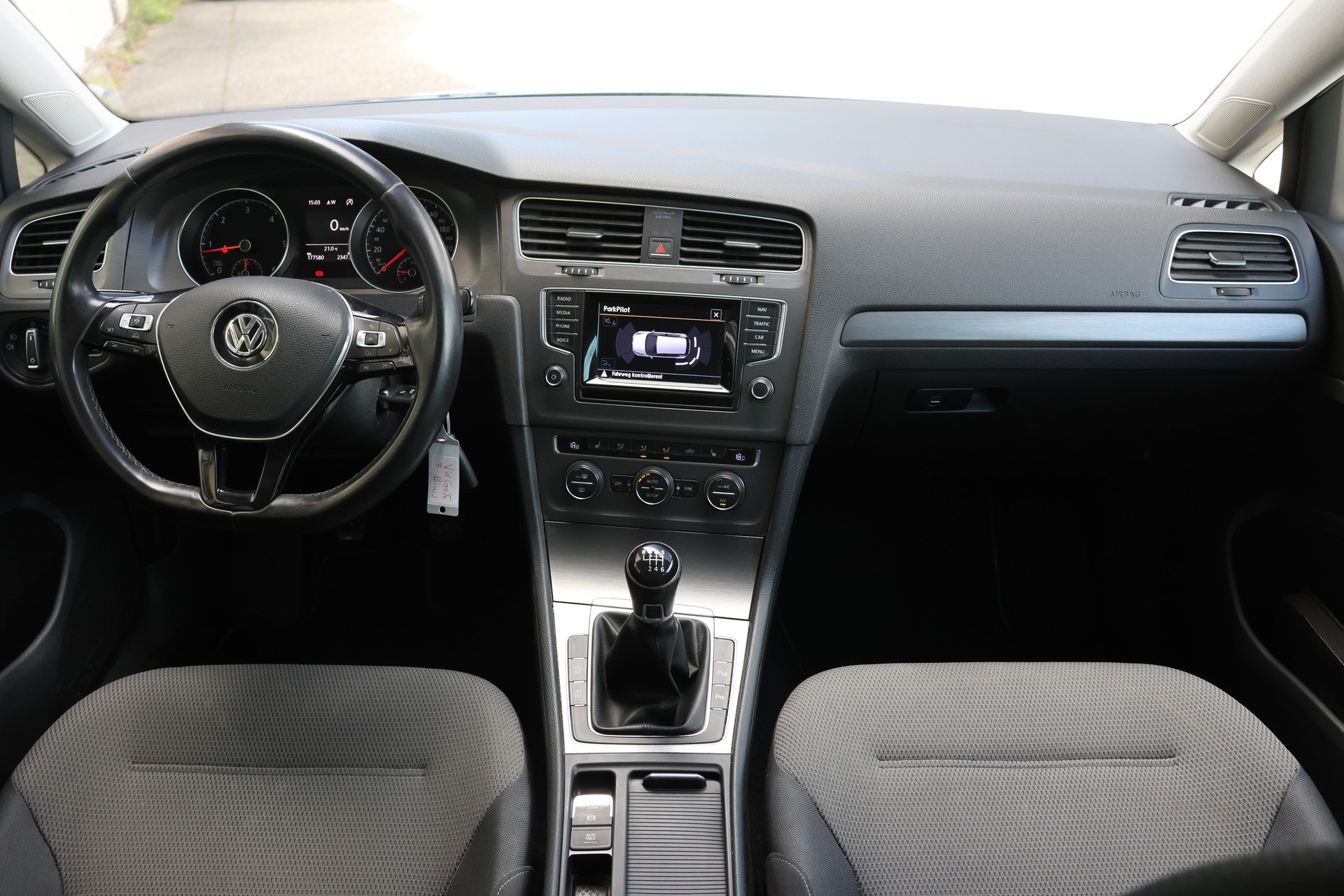 VW Golf 2.0 TDI Comfortline 4Motion-image-11