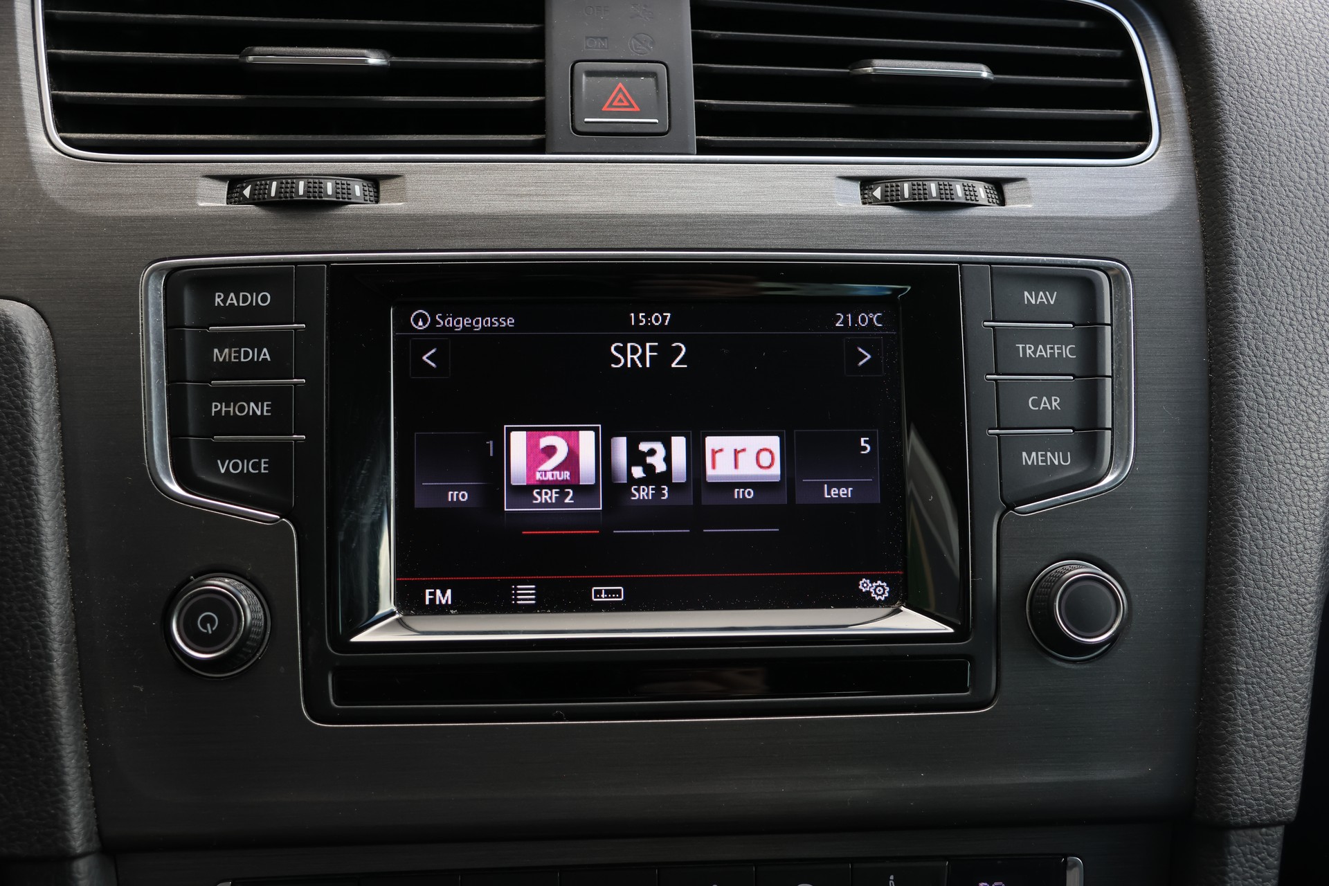 VW Golf 2.0 TDI Comfortline 4Motion-image-15