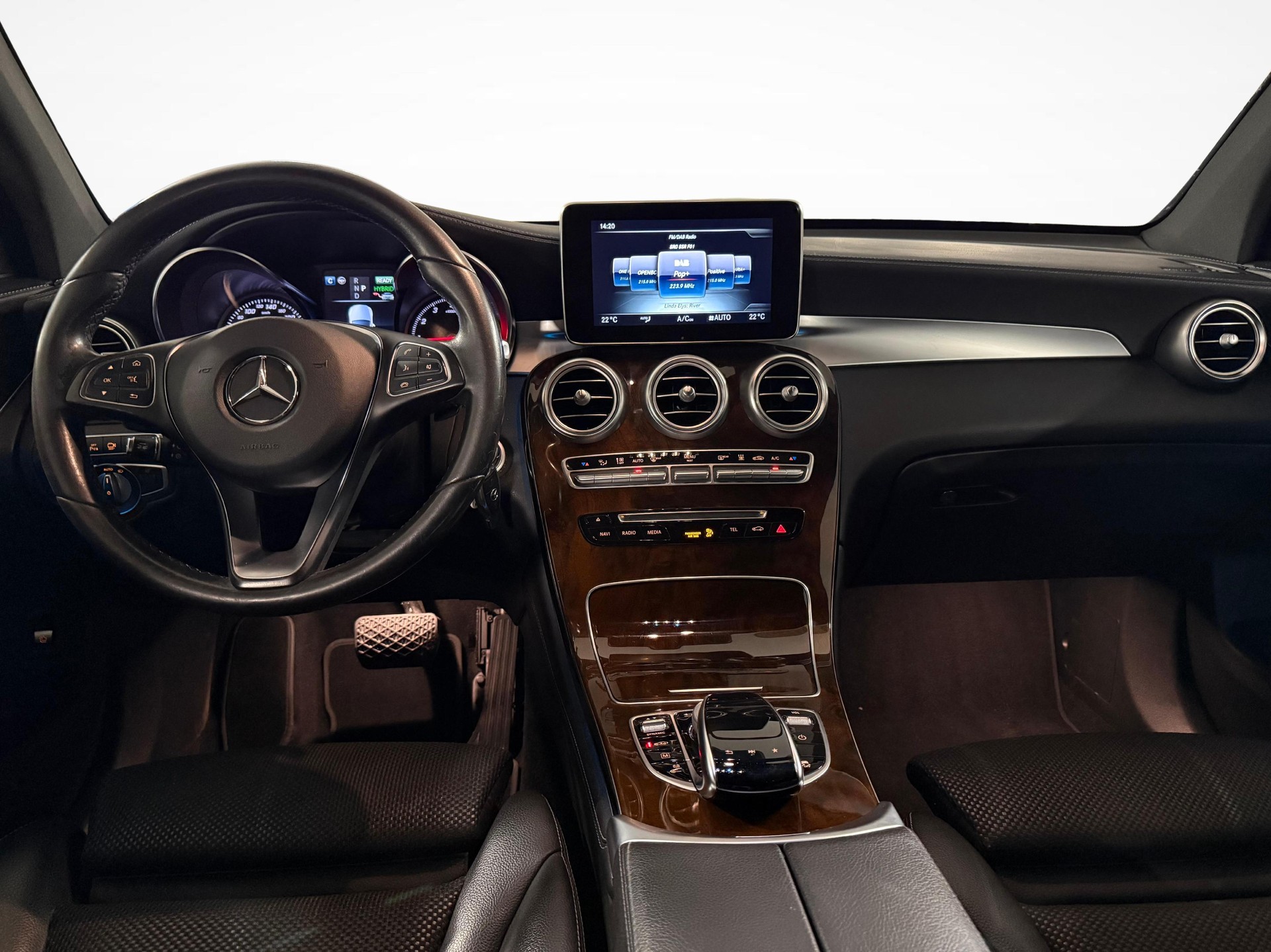 MERCEDES-BENZ GLC 350 e AMG Line 4m-image-12