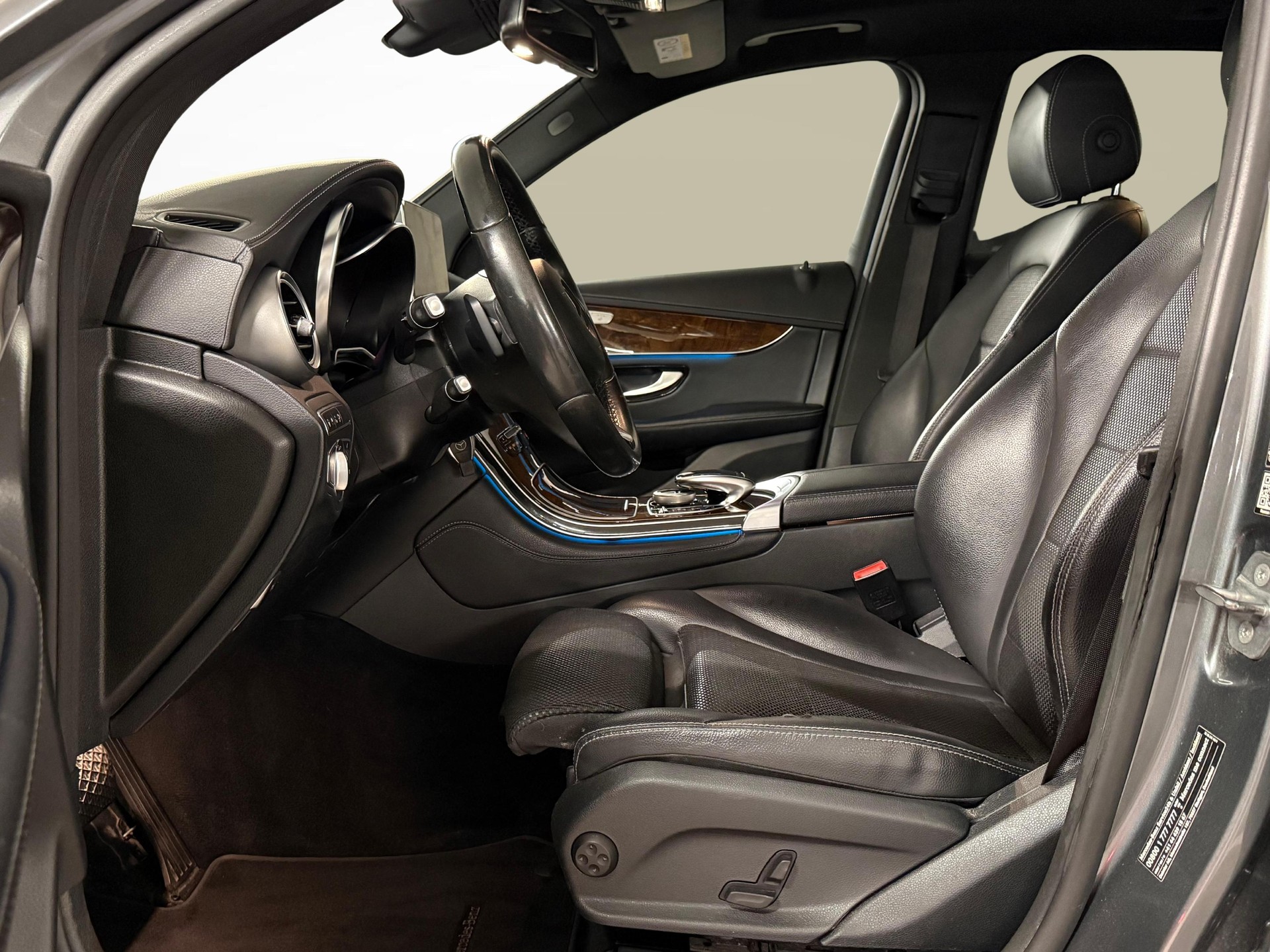 MERCEDES-BENZ GLC 350 e AMG Line 4m-image-10