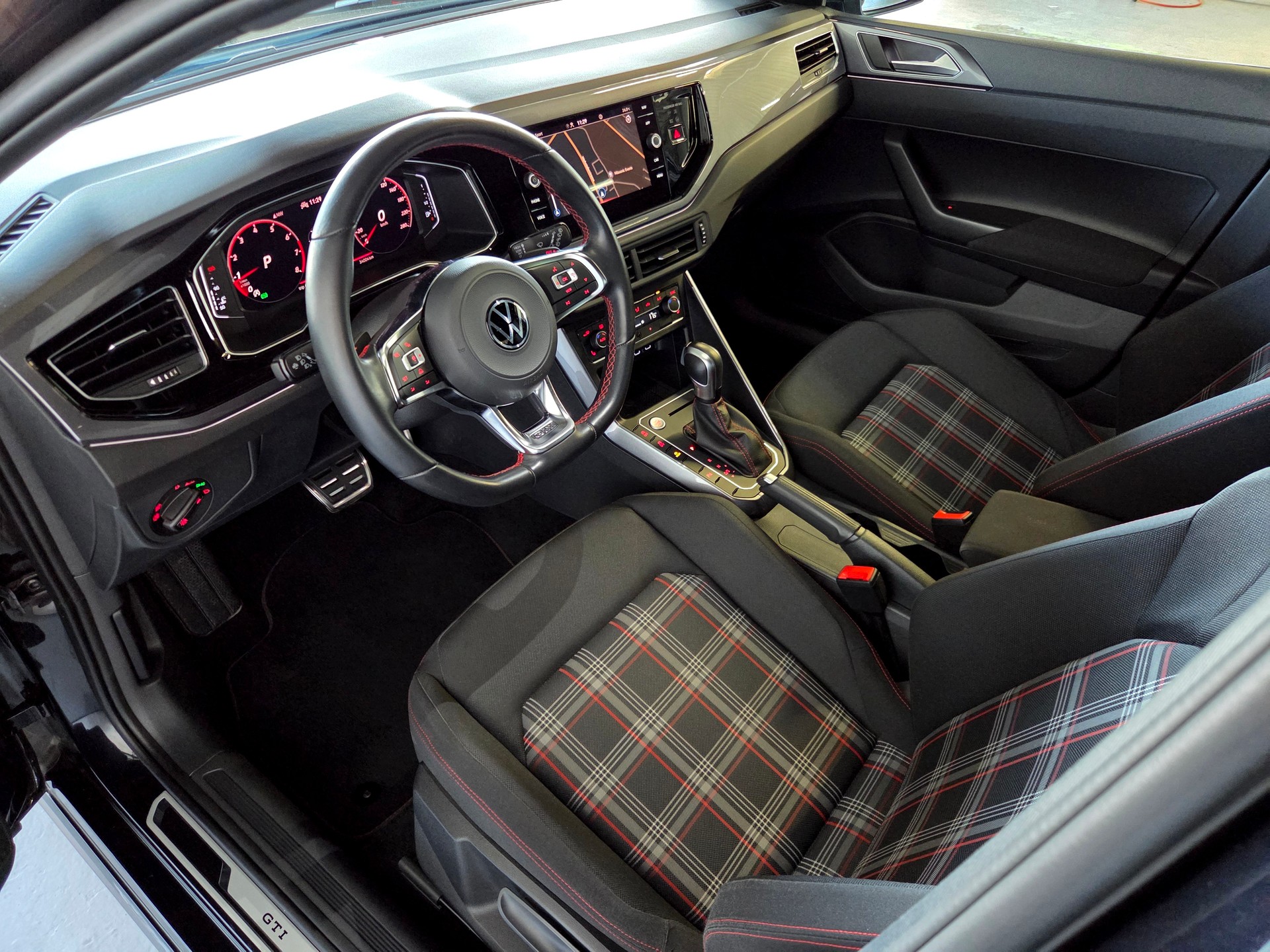 VW Polo 2.0 TSI GTI DSG-image-10