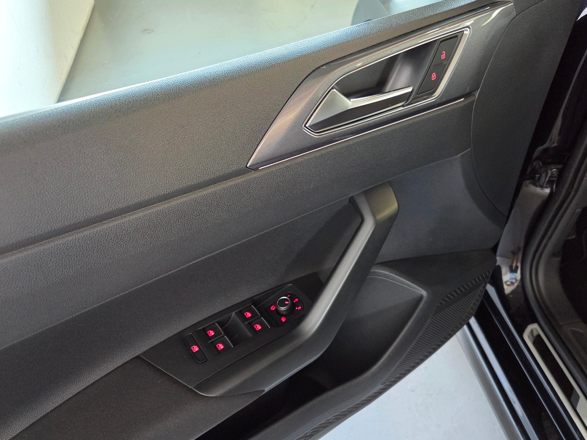 VW Polo 2.0 TSI GTI DSG-image-19