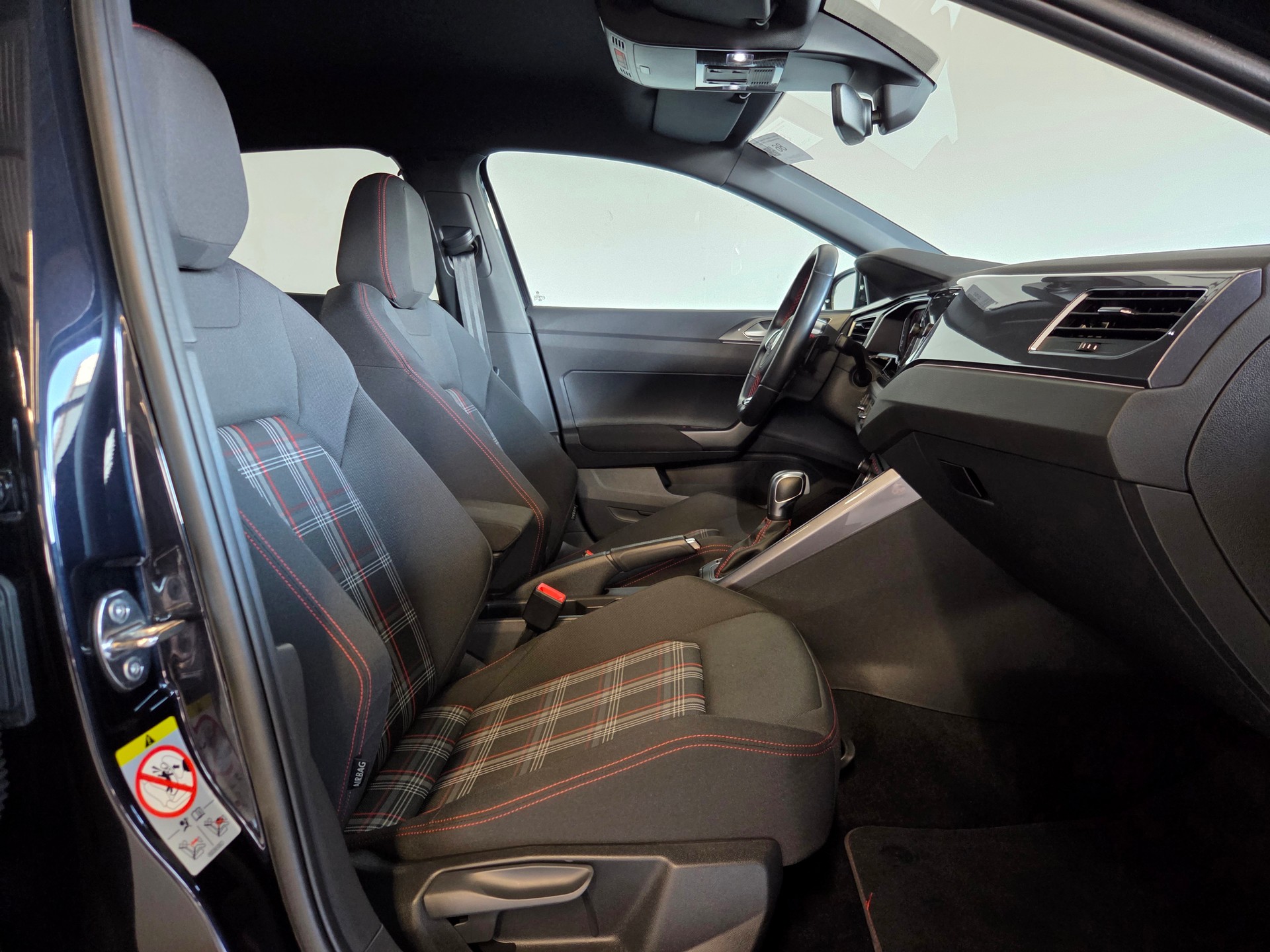 VW Polo 2.0 TSI GTI DSG-image-14