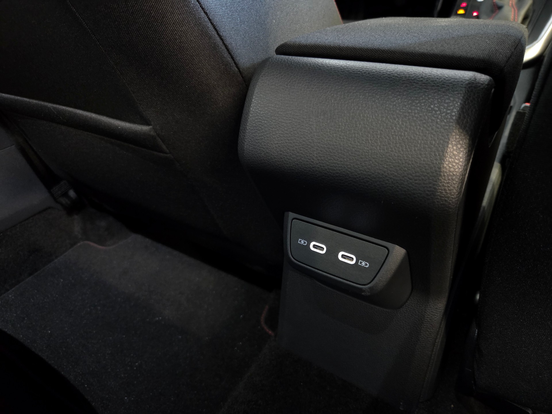 VW Polo 2.0 TSI GTI DSG-image-17