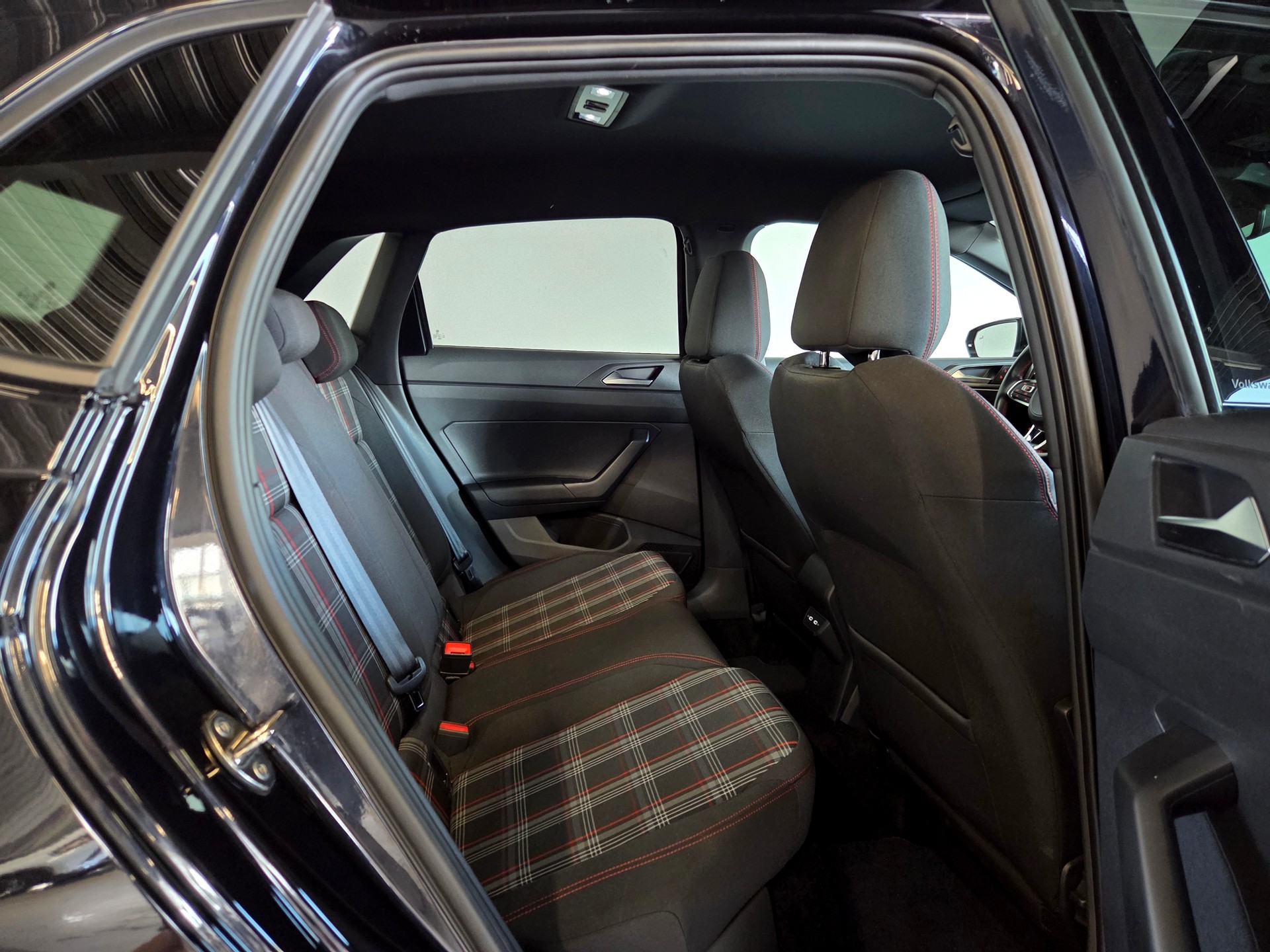 VW Polo 2.0 TSI GTI DSG-image-16