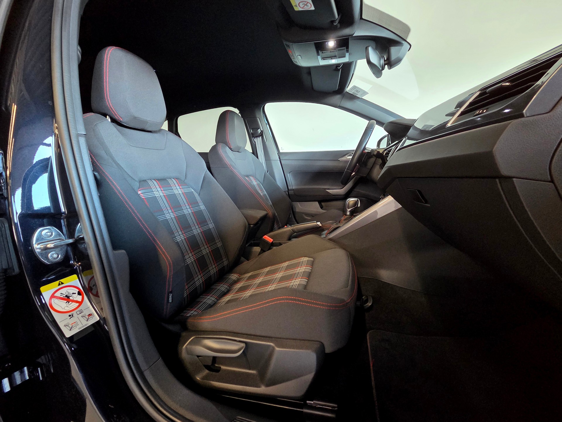 VW Polo 2.0 TSI GTI DSG-image-13