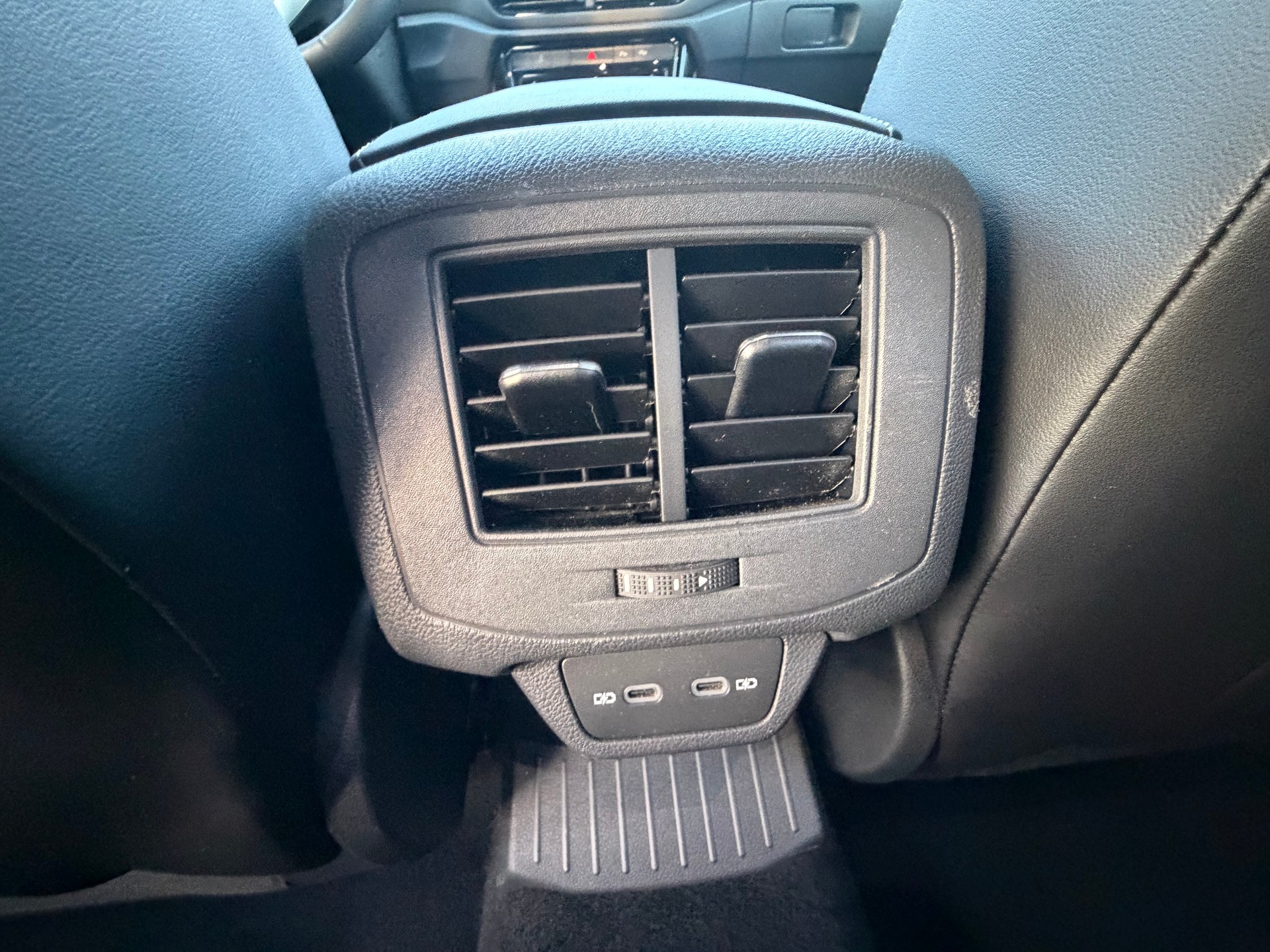 VW T-Roc 2.0 TSI R-Line DSG 4Motion-image-10