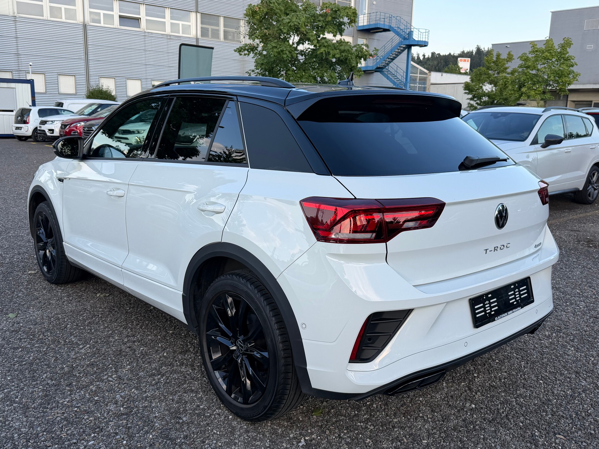 VW T-Roc 2.0 TSI R-Line DSG 4Motion-image-5