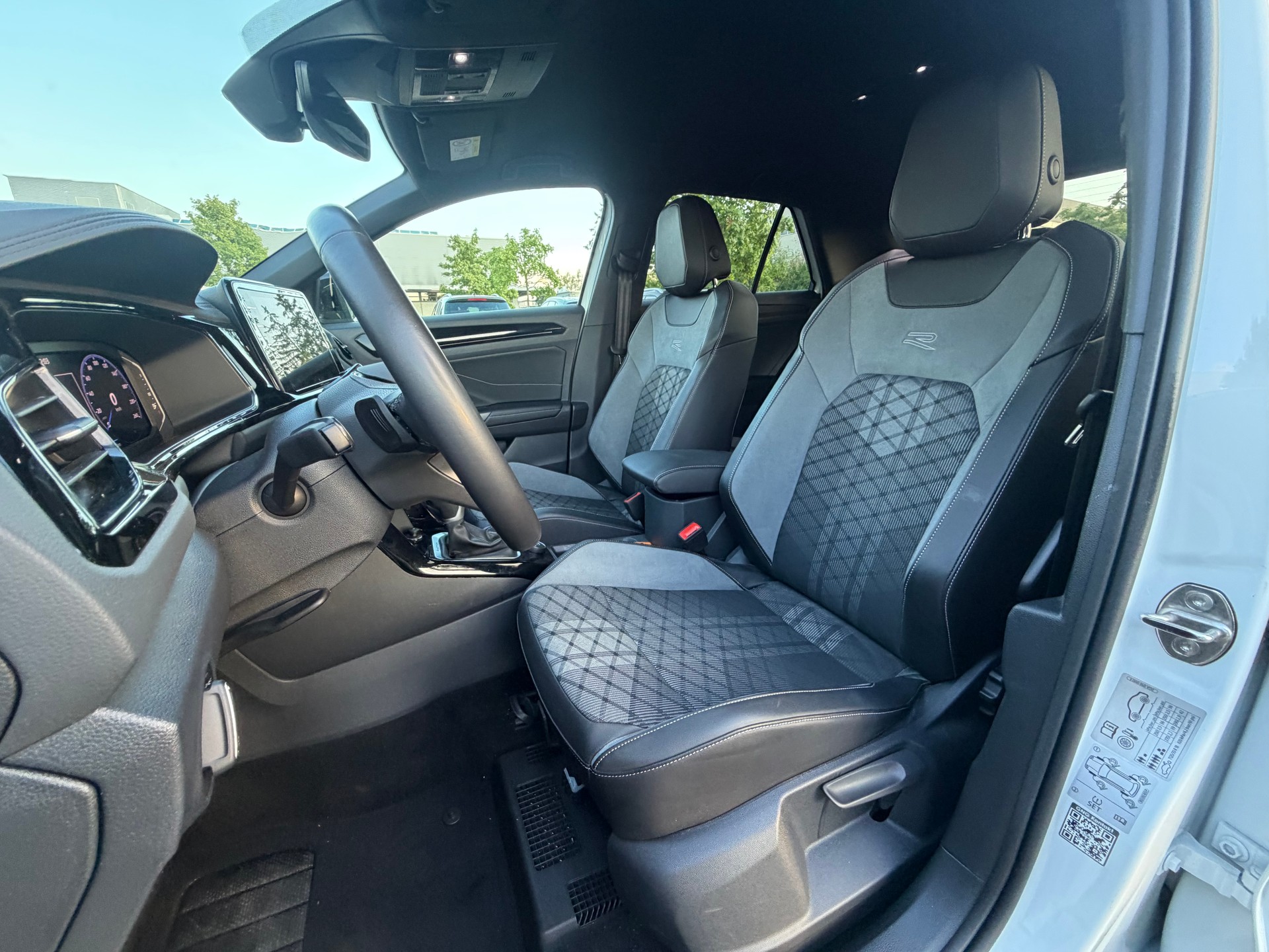 VW T-Roc 2.0 TSI R-Line DSG 4Motion-image-7