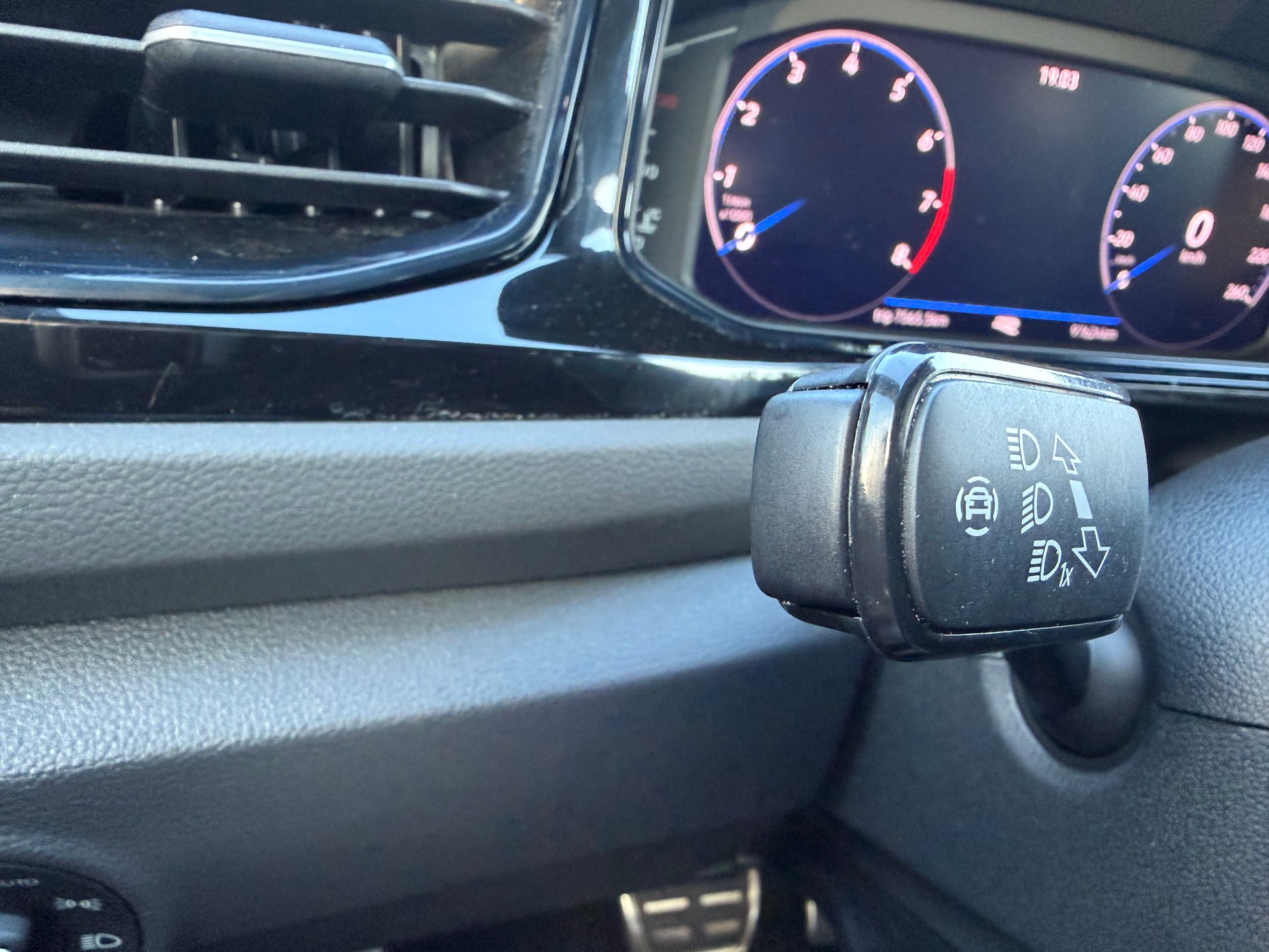 VW T-Roc 2.0 TSI R-Line DSG 4Motion-image-14