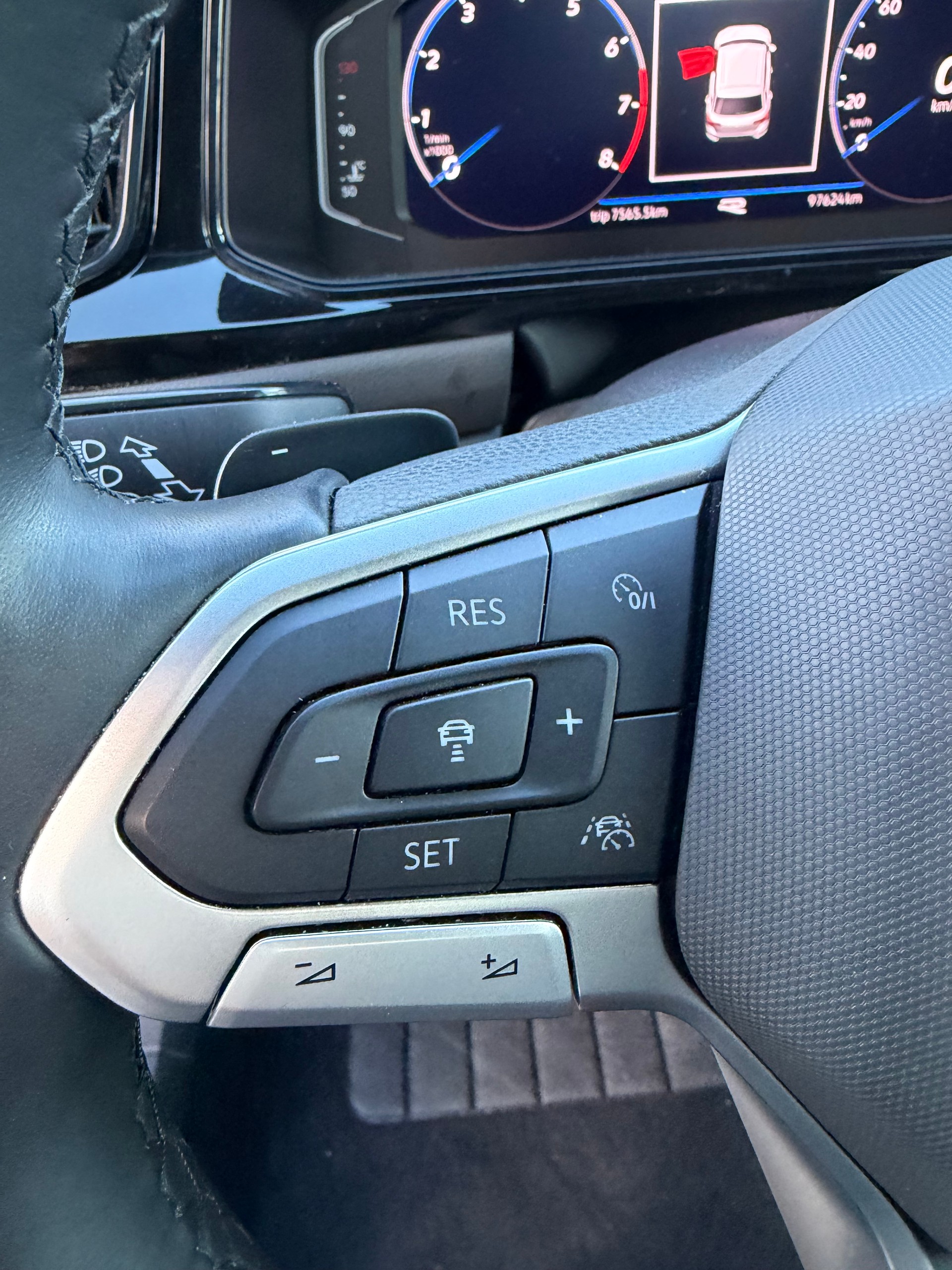 VW T-Roc 2.0 TSI R-Line DSG 4Motion-image-12