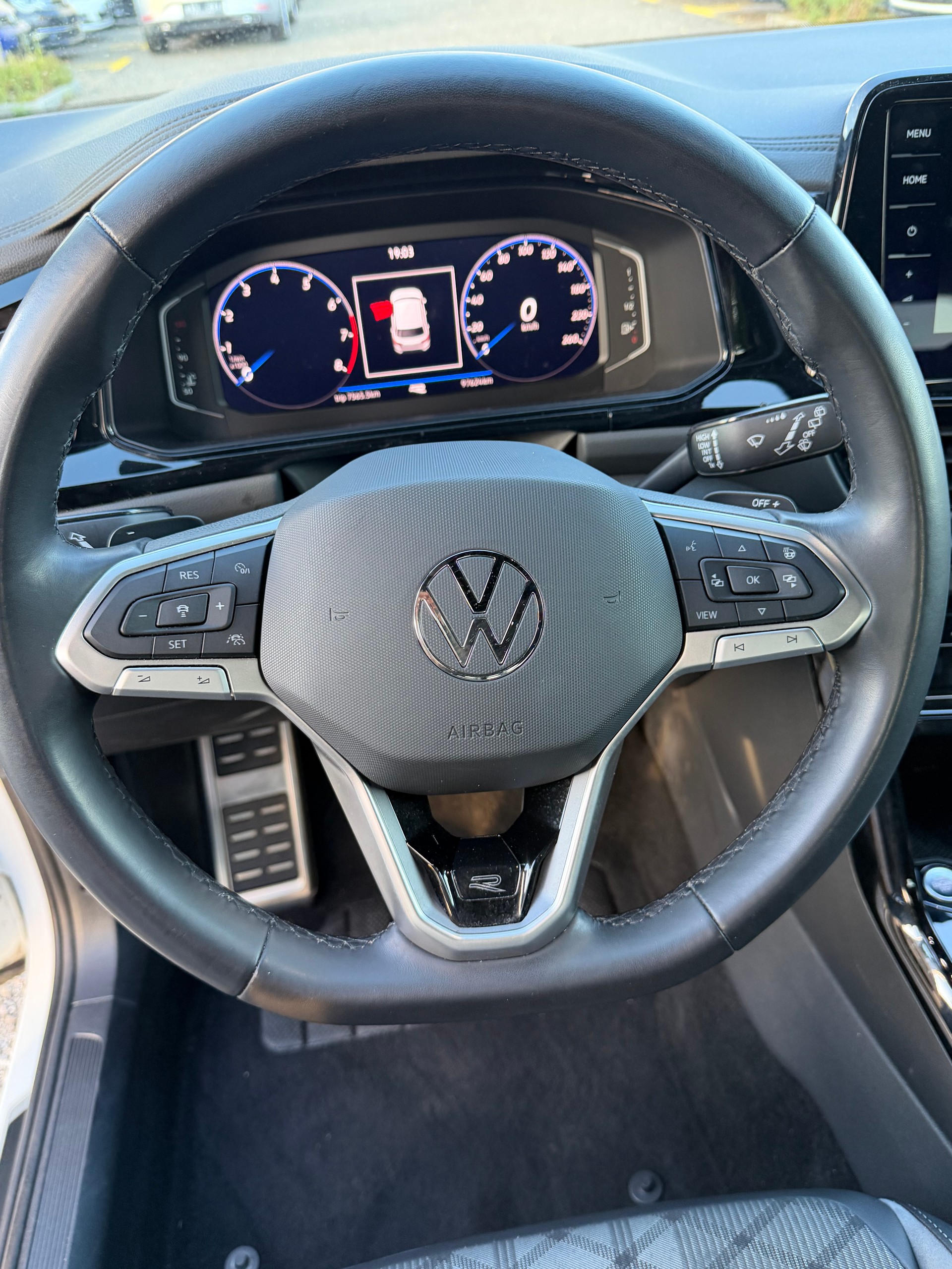 VW T-Roc 2.0 TSI R-Line DSG 4Motion-image-11