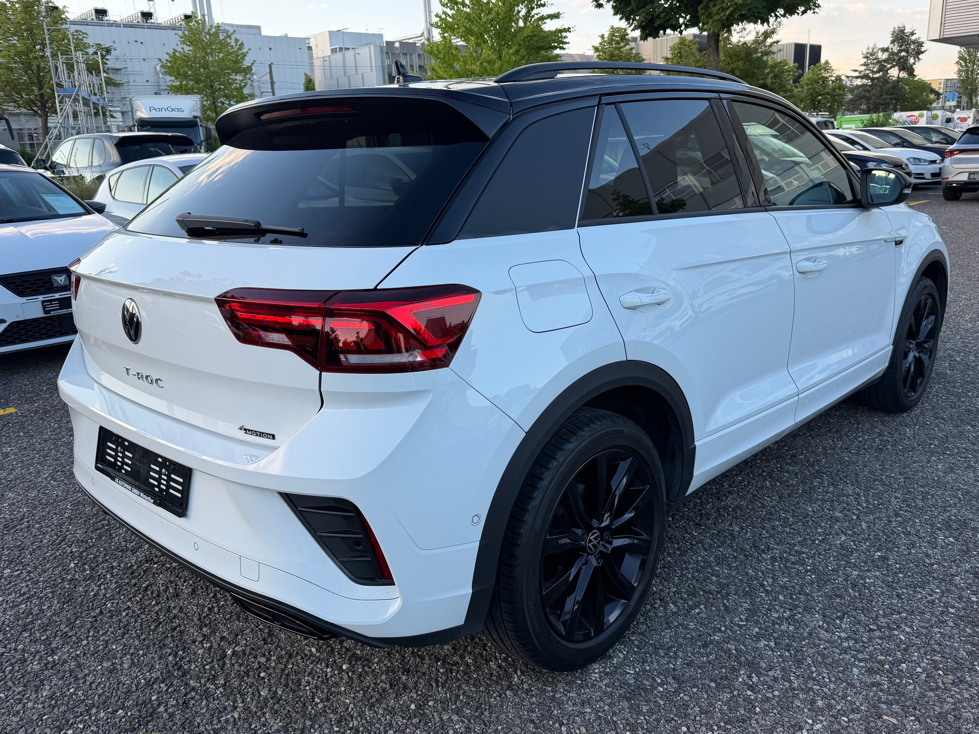 VW T-Roc 2.0 TSI R-Line DSG 4Motion-image-4