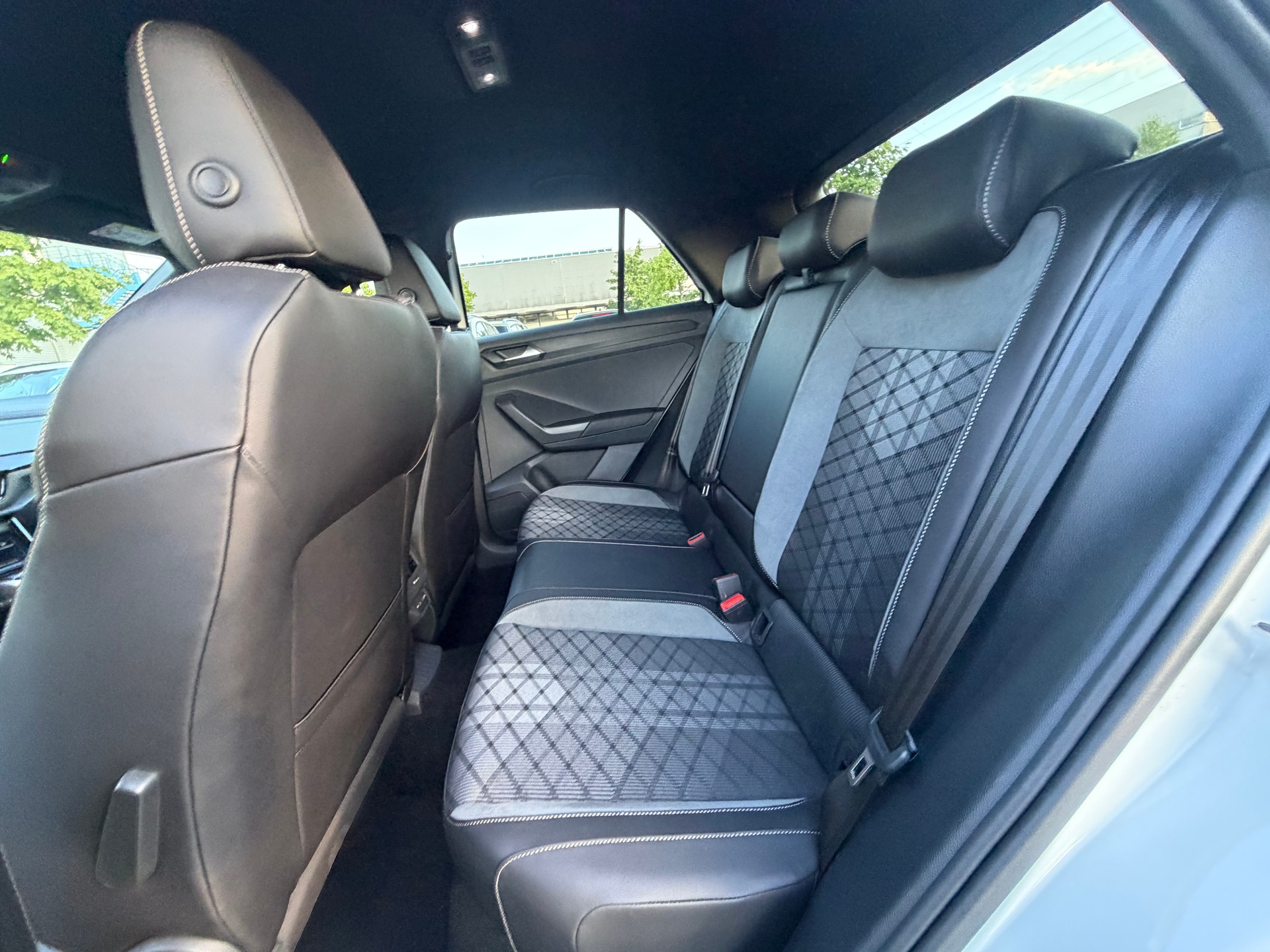 VW T-Roc 2.0 TSI R-Line DSG 4Motion-image-8