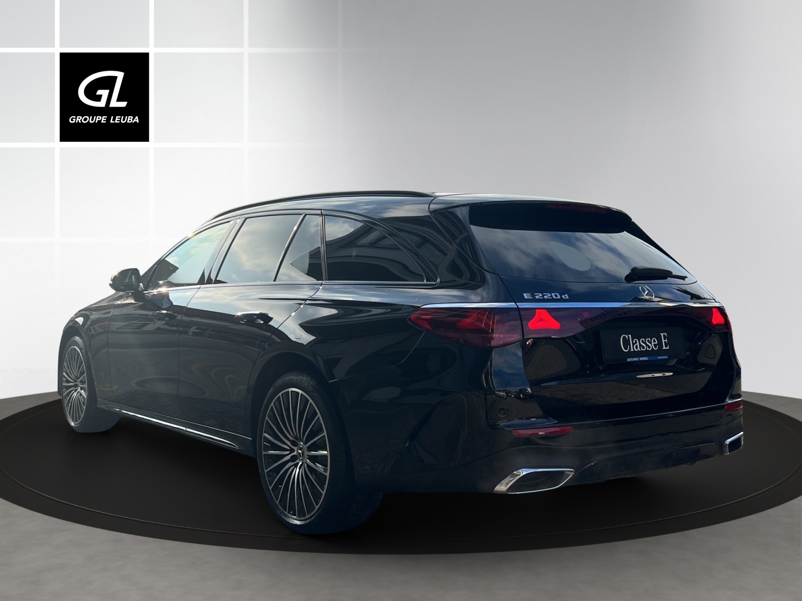 MERCEDES-BENZ E 220 d T 4Matic 9G-Tronic-showroom-element-3
