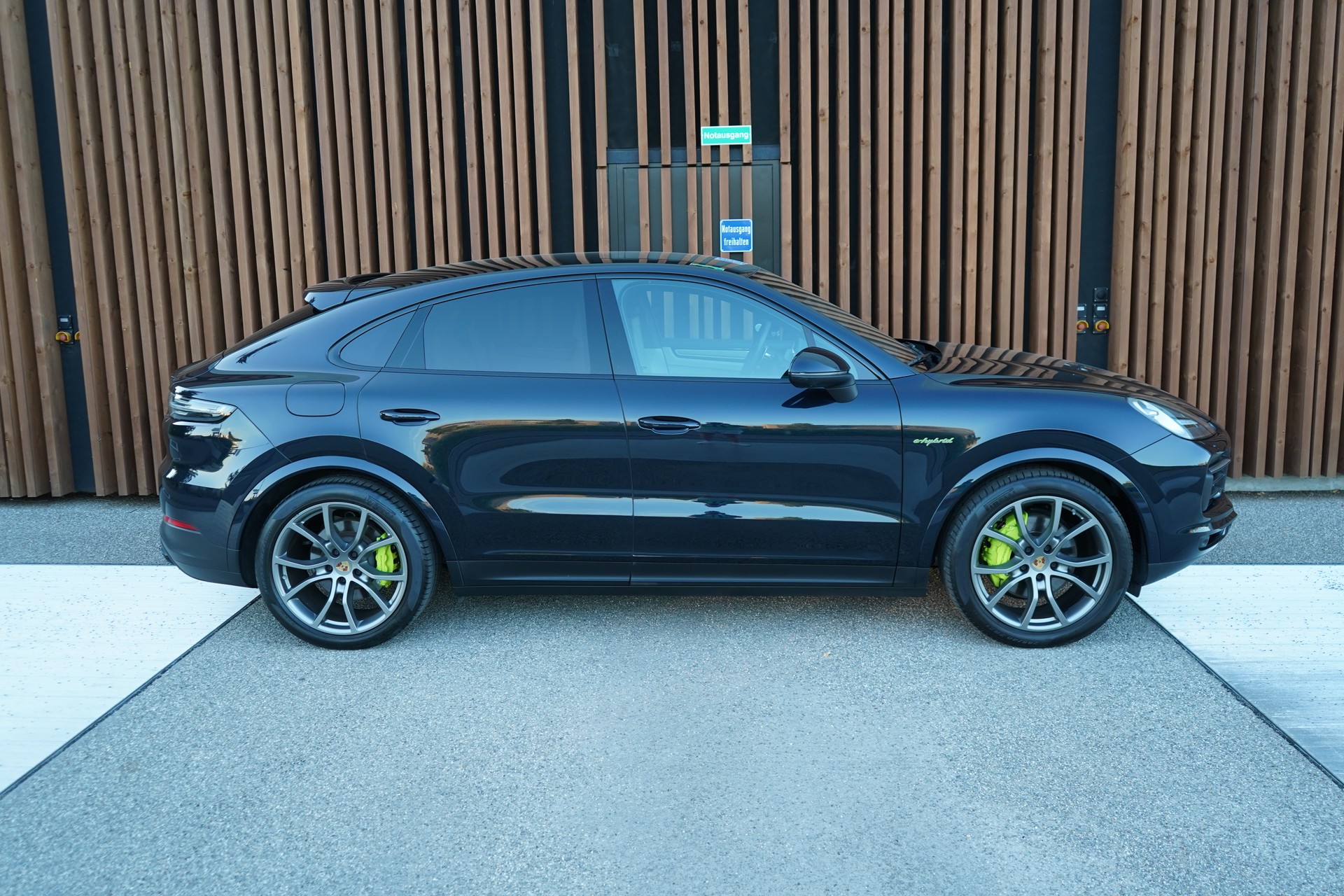 PORSCHE CAYENNE COUPÉ E-HYBRID PLATINUM EDITION l 462 PS-showroom-element-2