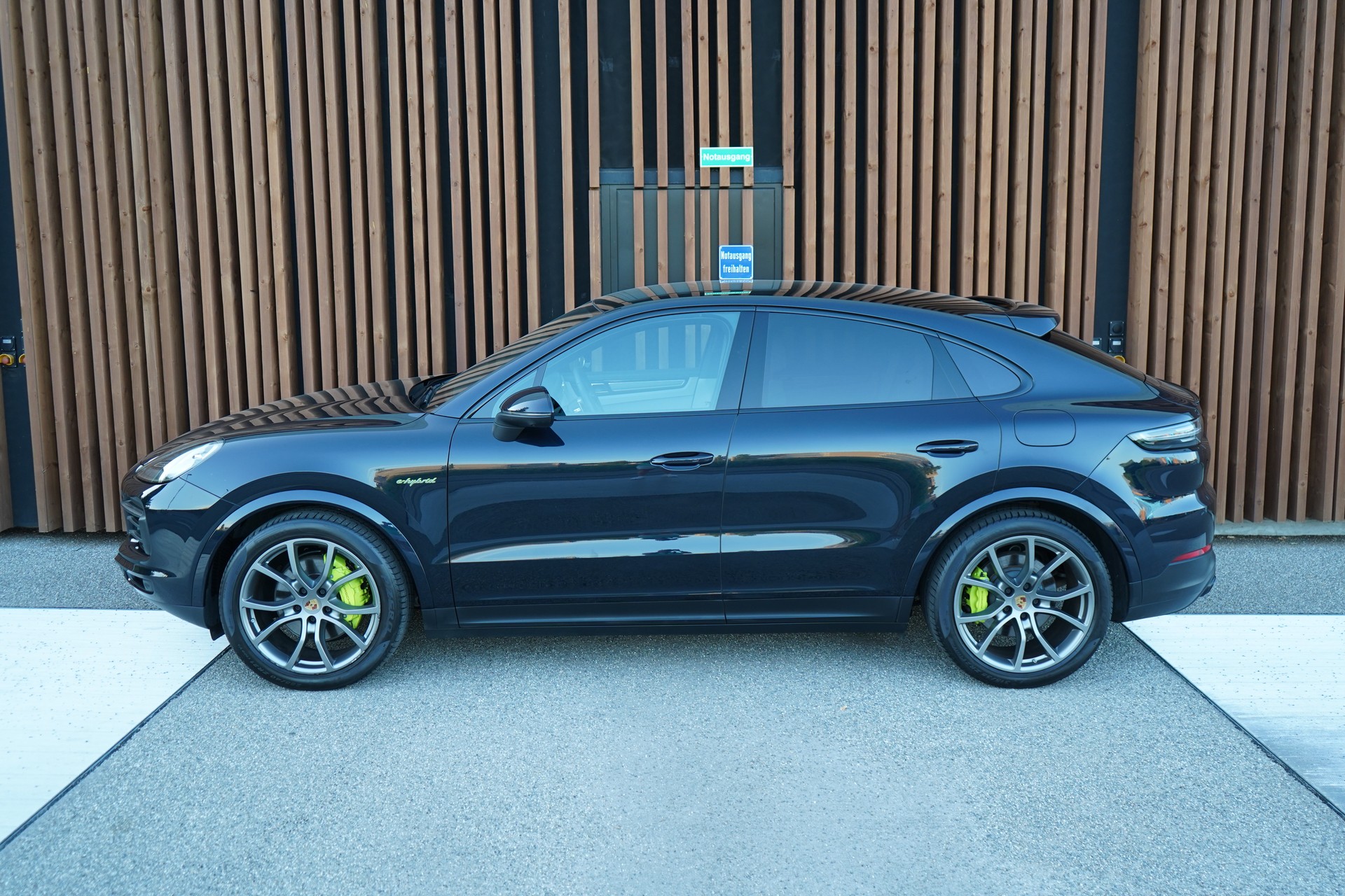 PORSCHE CAYENNE COUPÉ E-HYBRID PLATINUM EDITION l 462 PS-showroom-element-3
